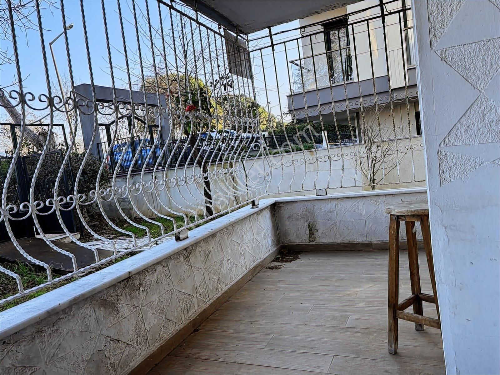 Florya Şenlikköyde Geniş Bahçeli 120m2 3+1 Balkonlu Beyaz Eşyalı - Görsel 13