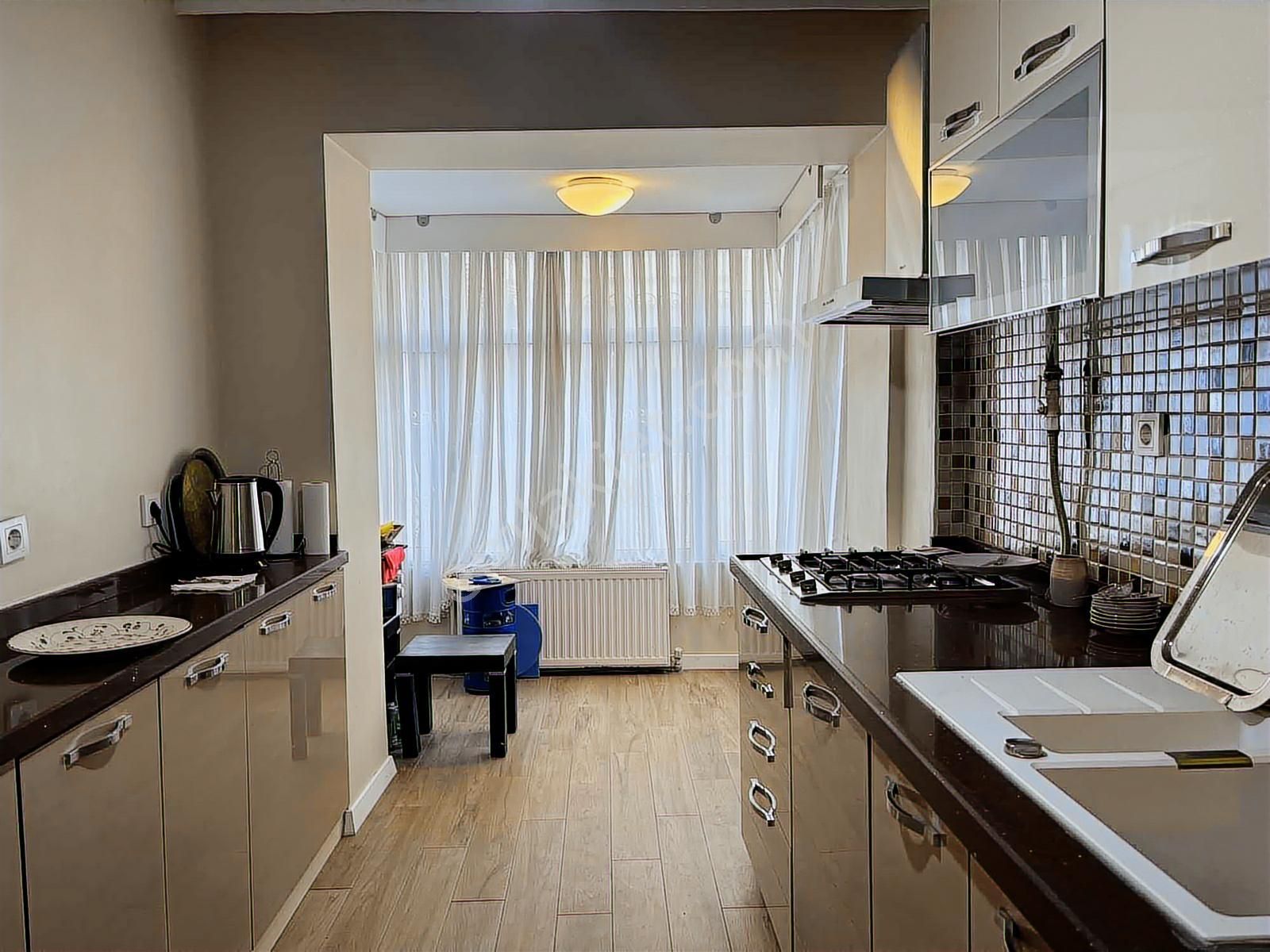 Florya Şenlikköyde Geniş Bahçeli 120m2 3+1 Balkonlu Beyaz Eşyalı - Görsel 8