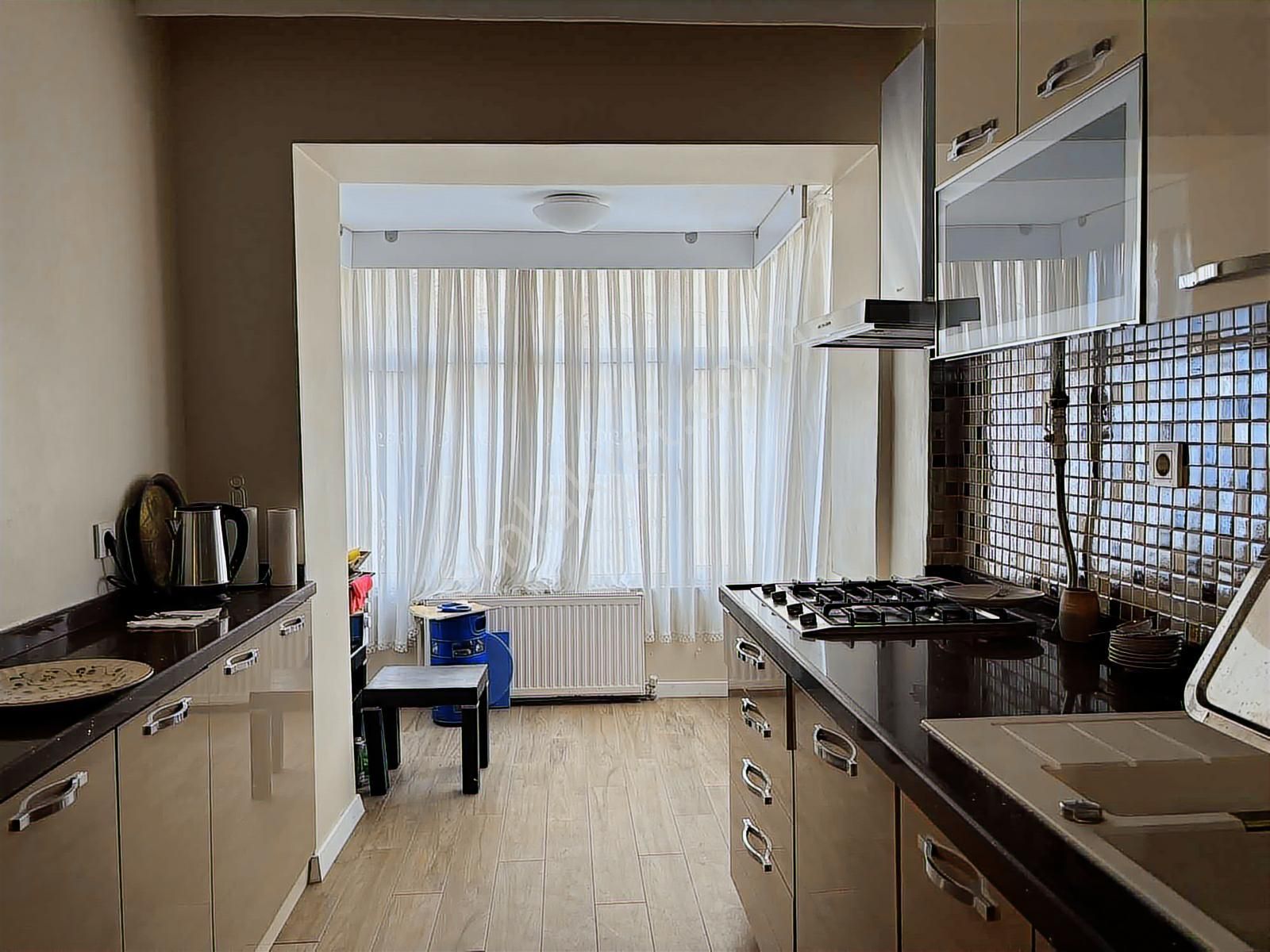 Florya Şenlikköyde Geniş Bahçeli 120m2 3+1 Balkonlu Beyaz Eşyalı - Görsel 24