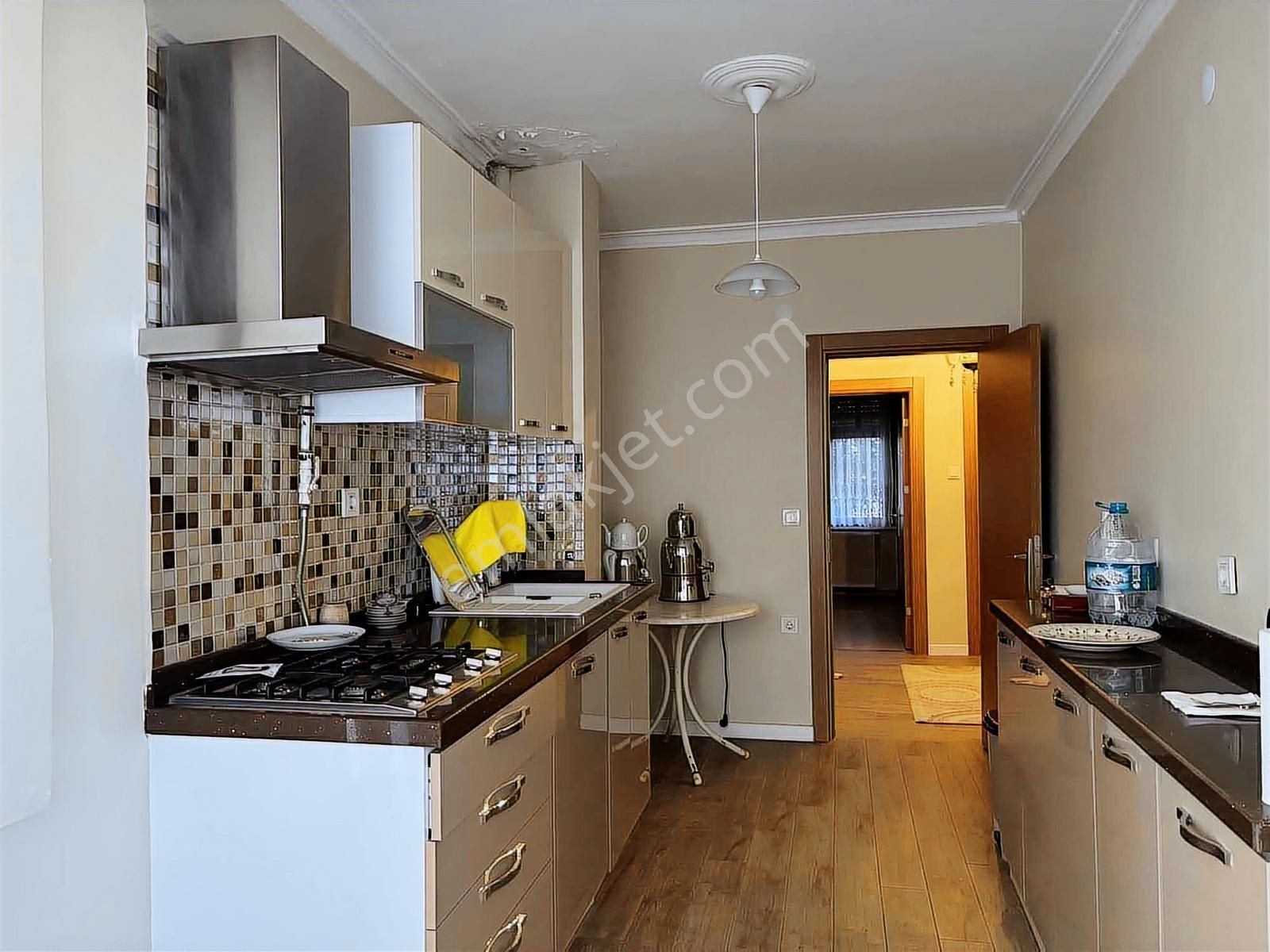 Florya Şenlikköyde Geniş Bahçeli 120m2 3+1 Balkonlu Beyaz Eşyalı - Görsel 5