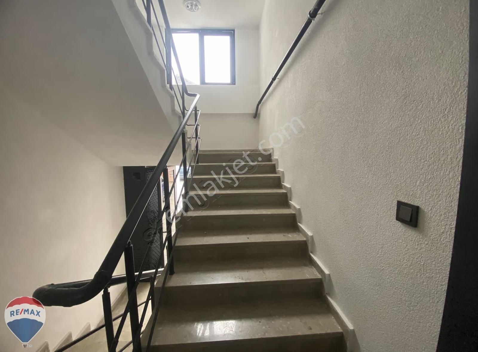 Remax Mavi Panaromik Manzaralı Yerden Isıtmalı 2+1 Sıfır Daire - Görsel 4