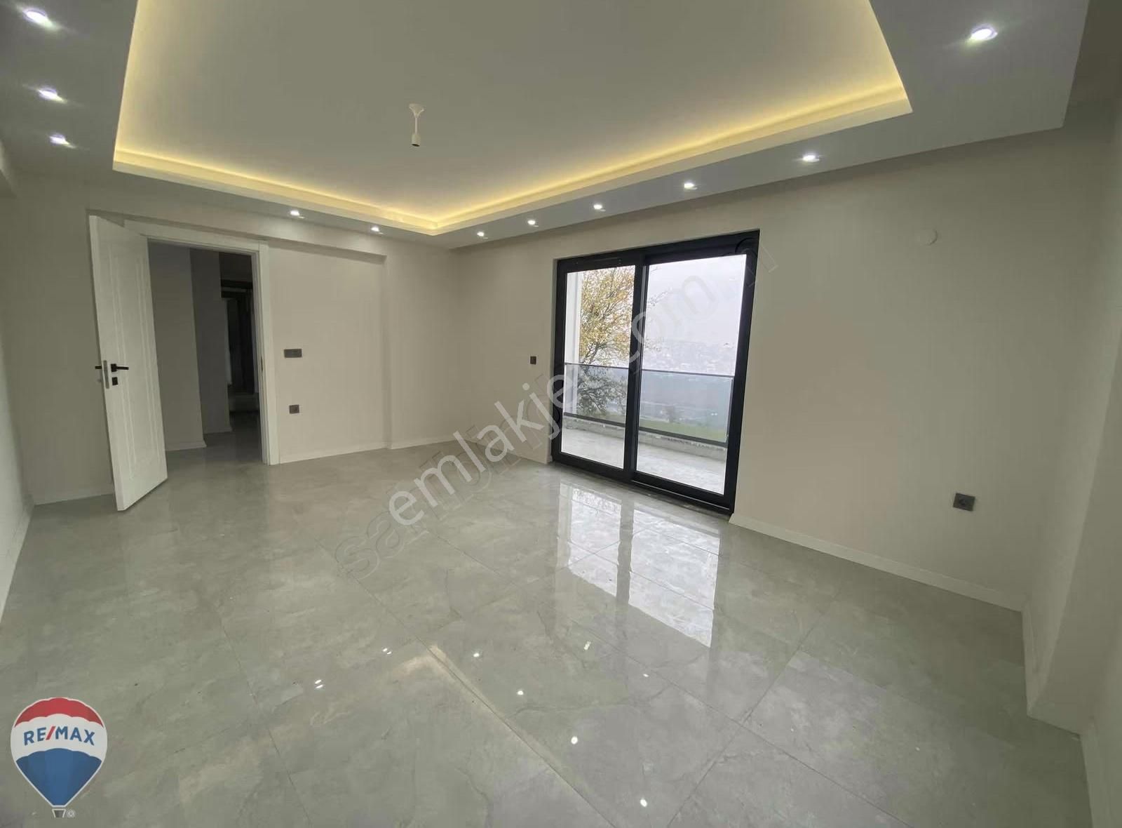 Remax Mavi Panaromik Manzaralı Yerden Isıtmalı 2+1 Sıfır Daire