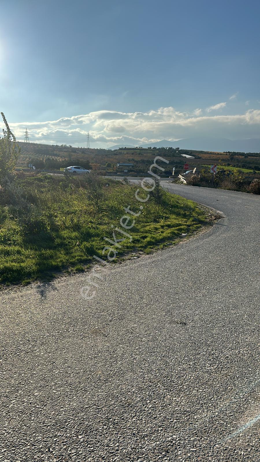 Manisa / Şehzadeler - Karaoğlanlı'da Ana Yola Cepheli 2.300 M² Satılık Arsa