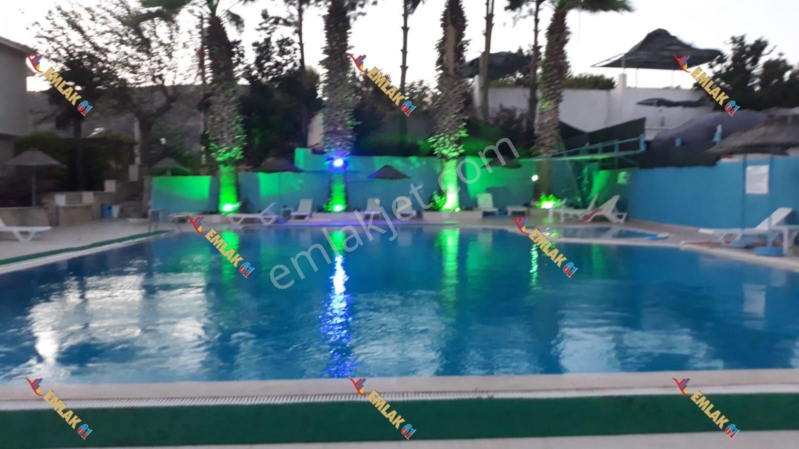 Kuşadası Değirmendere Mahallesinde Havuzlu Sitede Deniz Manzaralı Satılık 3+2 Triplex Villa - Görsel 3