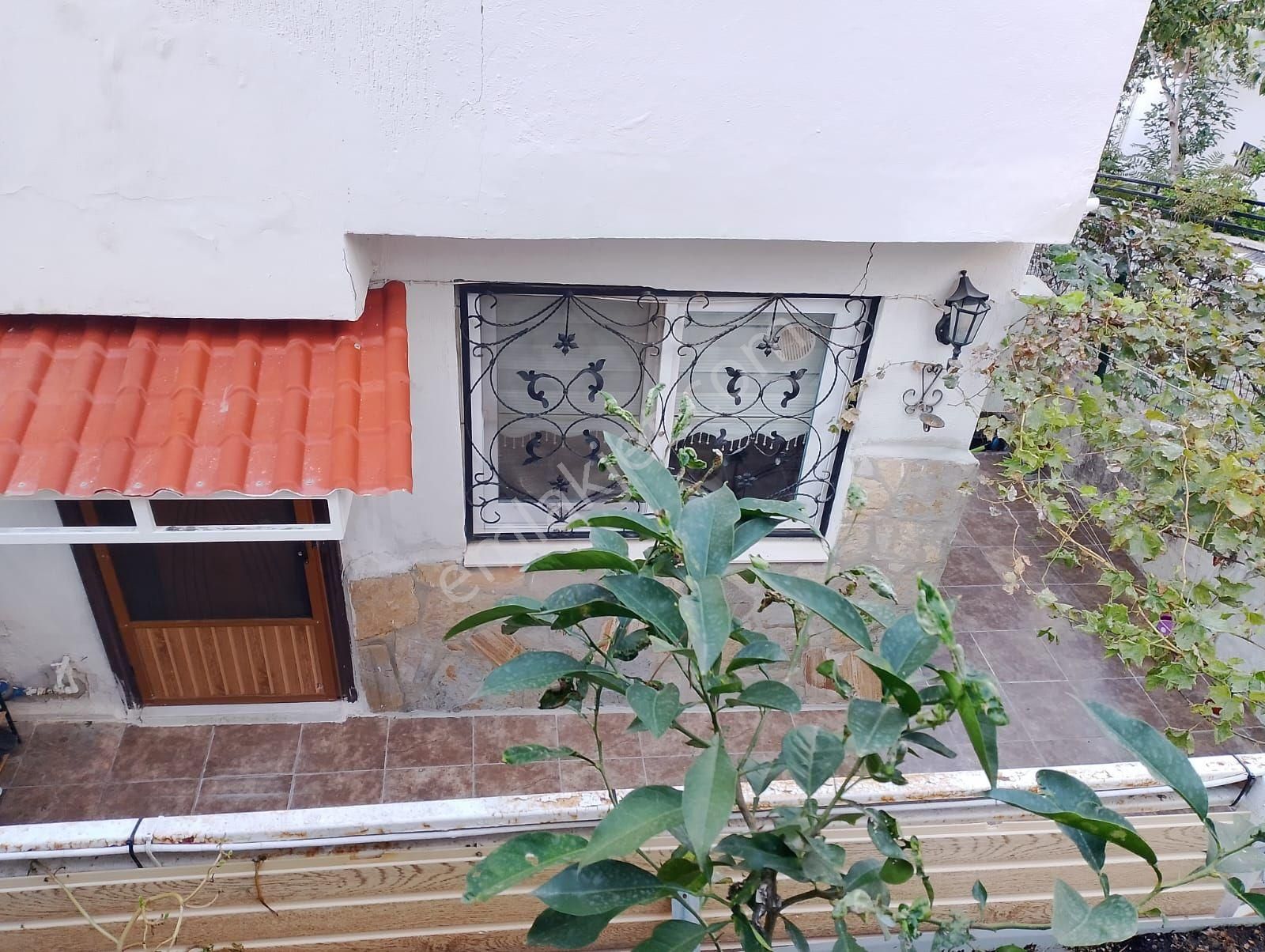 Kuşadası Değirmendere Mahallesinde Havuzlu Sitede Deniz Manzaralı Satılık 3+2 Triplex Villa - Görsel 10