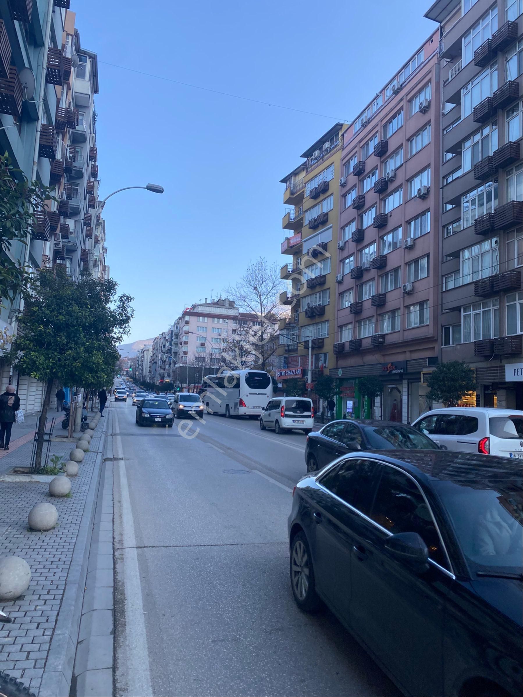 Cihangir Emlaktan Altıparmak Cadde Üzeri Geniş Bakımlı Satılık Daire - Görsel 2