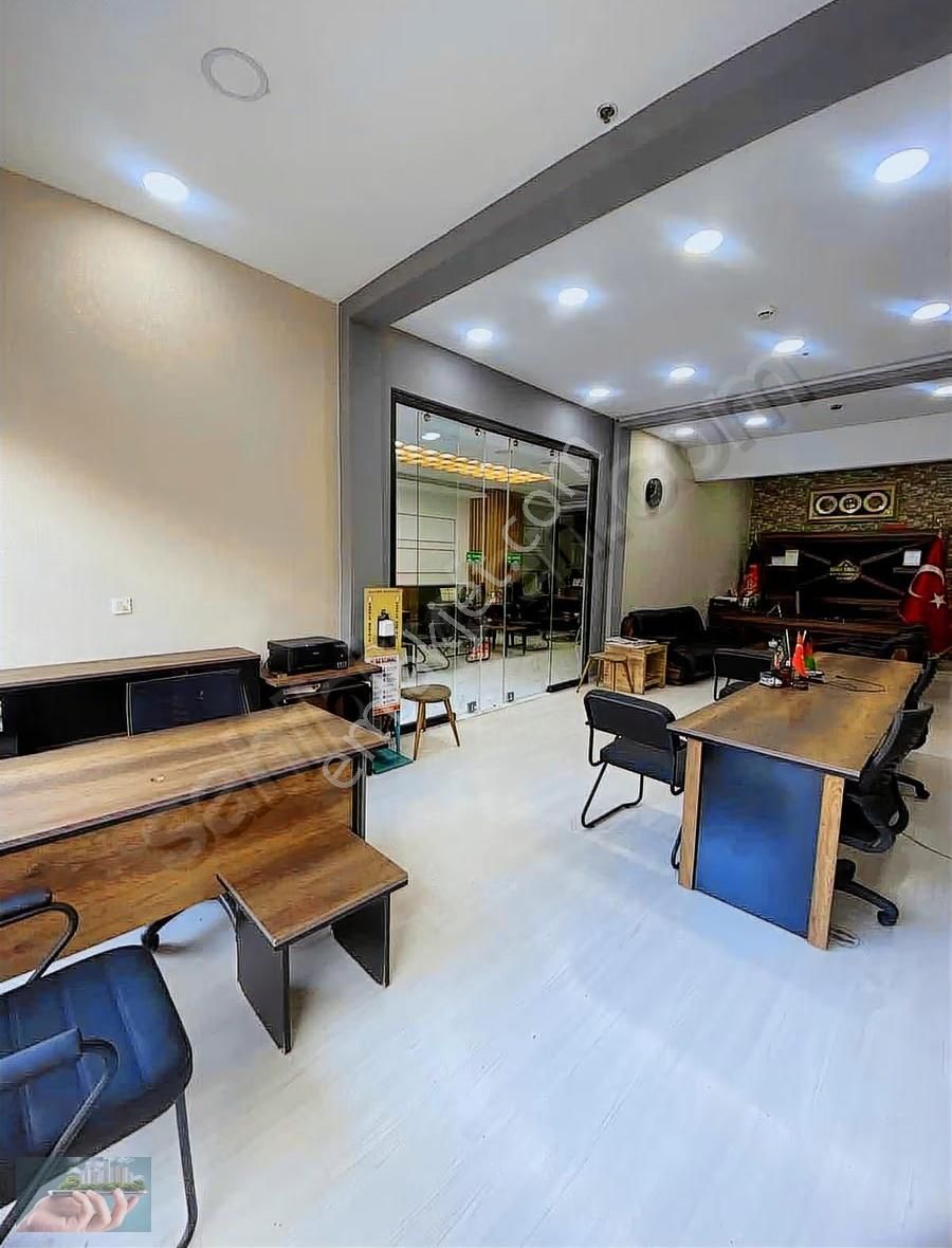 Beylikdüzü Cumhuriyet Mahallesinde Düz Giriş Satılık Dükkan! - Görsel 2