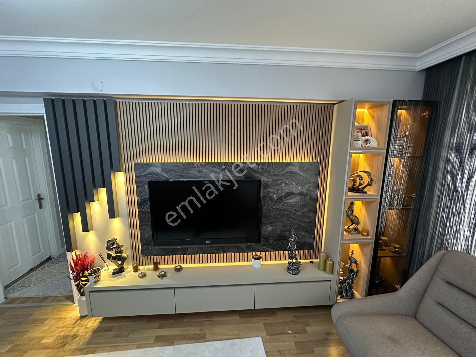 Topçu Mah. 3+1 Ara Katta Asansörlü Geniş Daire - Görsel 6