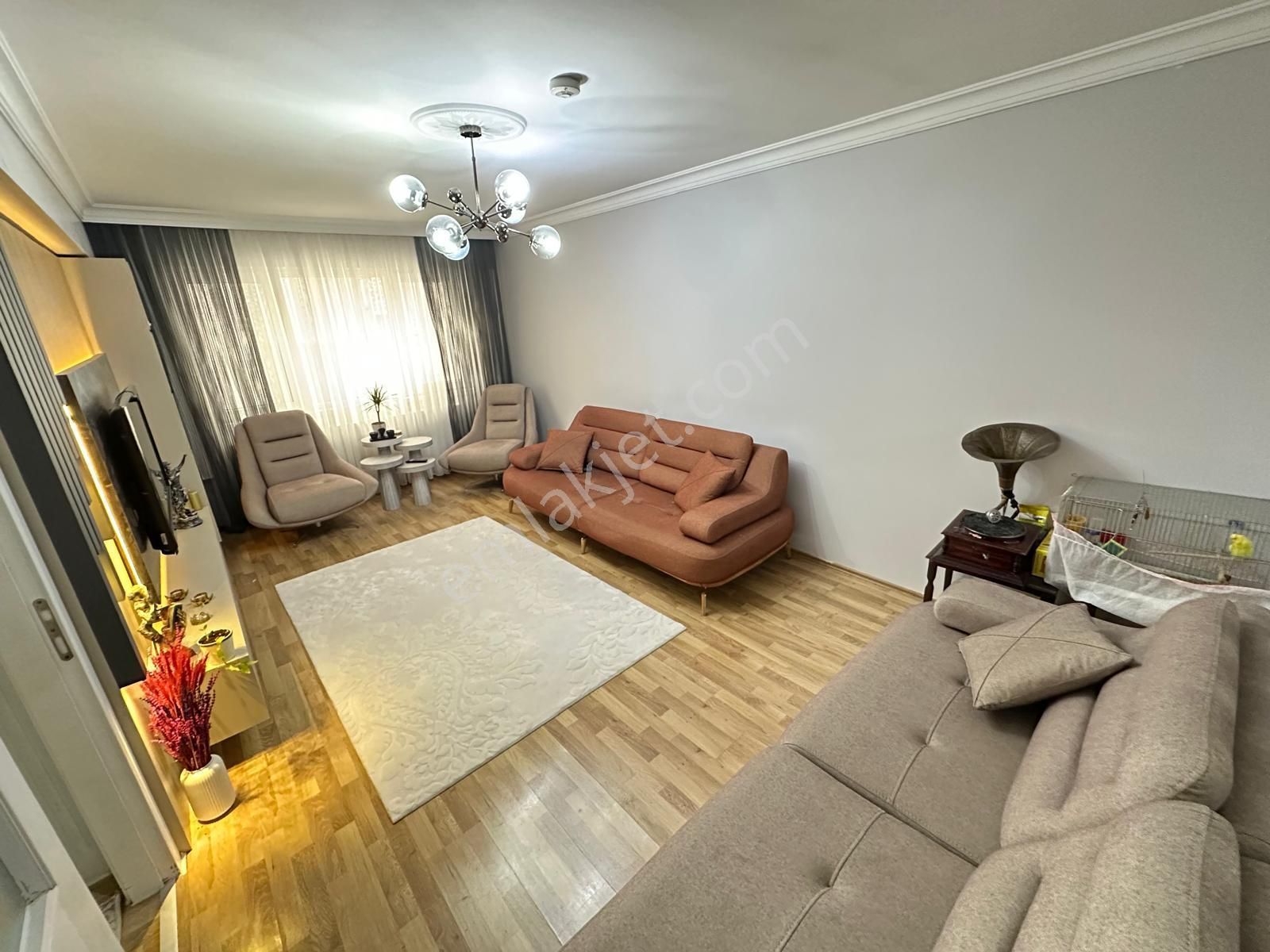 Topçu Mah. 3+1 Ara Katta Asansörlü Geniş Daire - Görsel 2