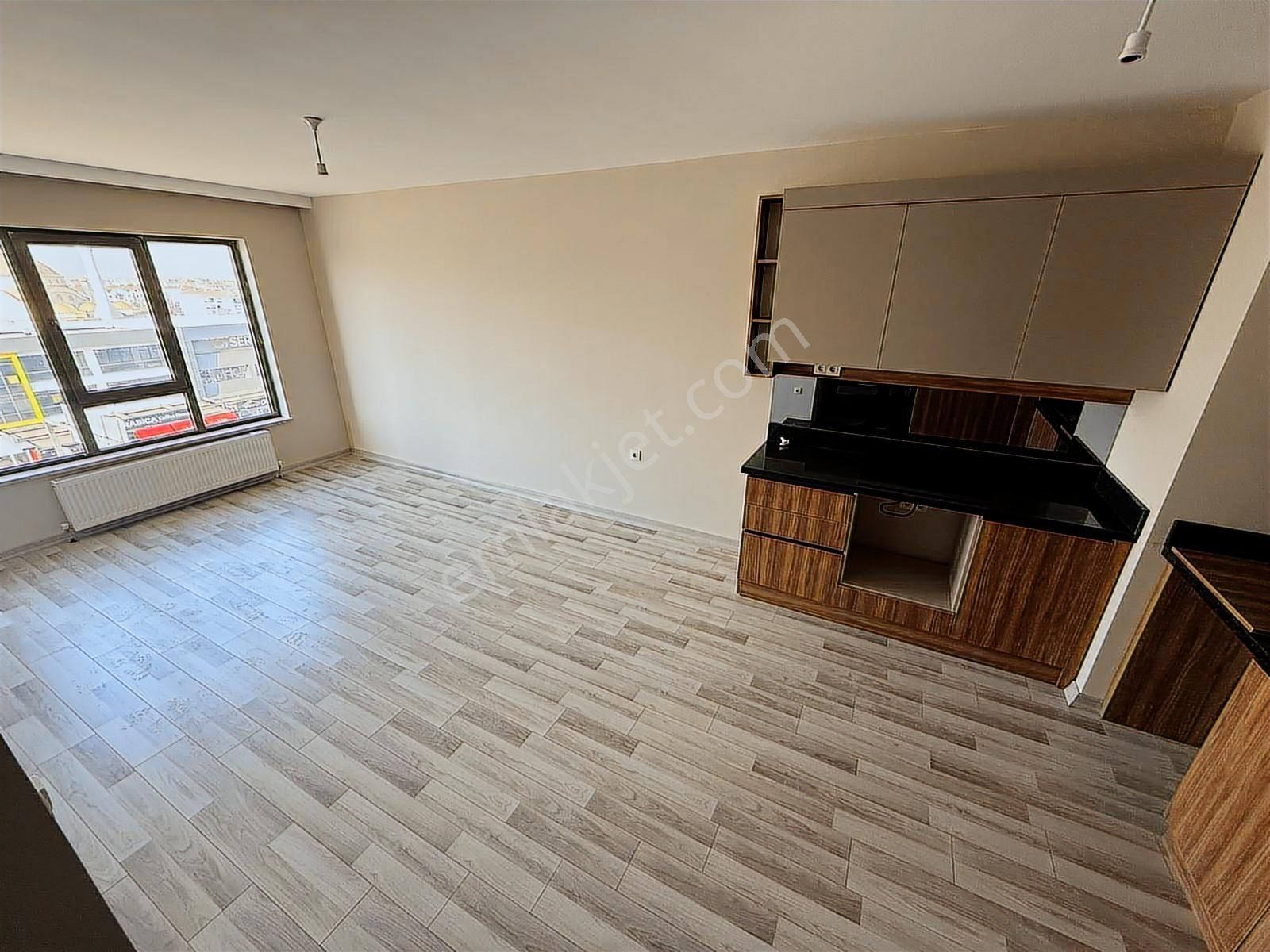 Eryaman Gözdesi Yeşilovada Bulvar Cephe 6.kat Oturuma Hazır 2+1! - Görsel 4