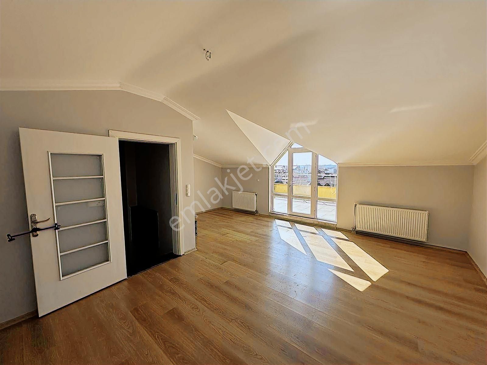 Göktürk Ravza Sitesinde Manzaralı 6+2 Kiralık Villa - Görsel 9