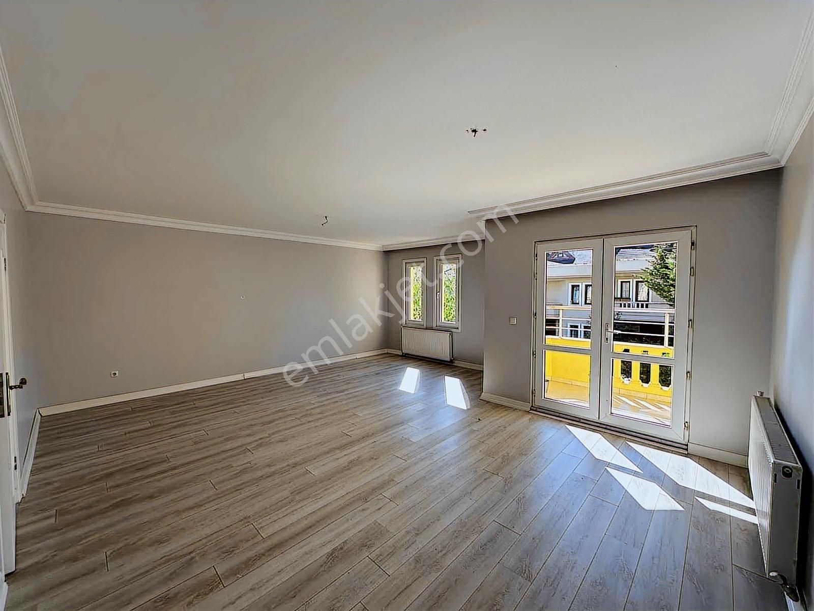 Göktürk Ravza Sitesinde Manzaralı 6+2 Kiralık Villa - Görsel 17