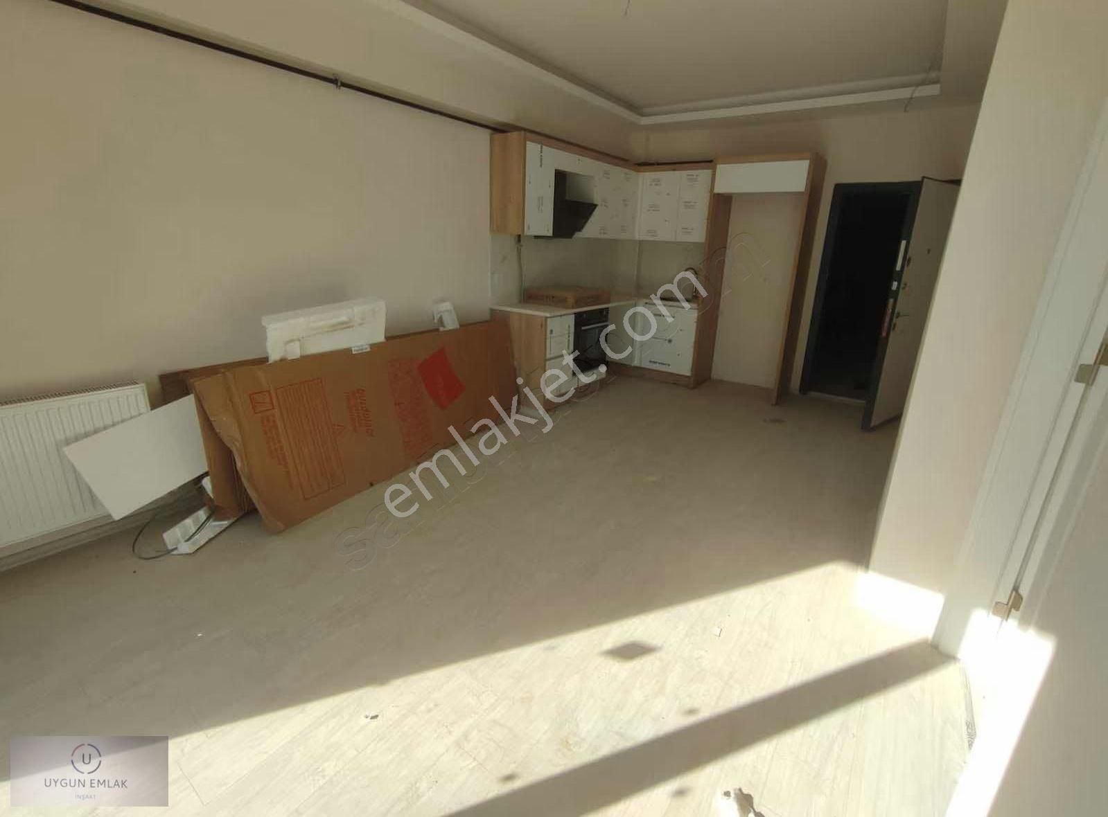 Menemen Seyrek'te 1+1 Ara Kat Merkezde D.gazlı Satılık Daire