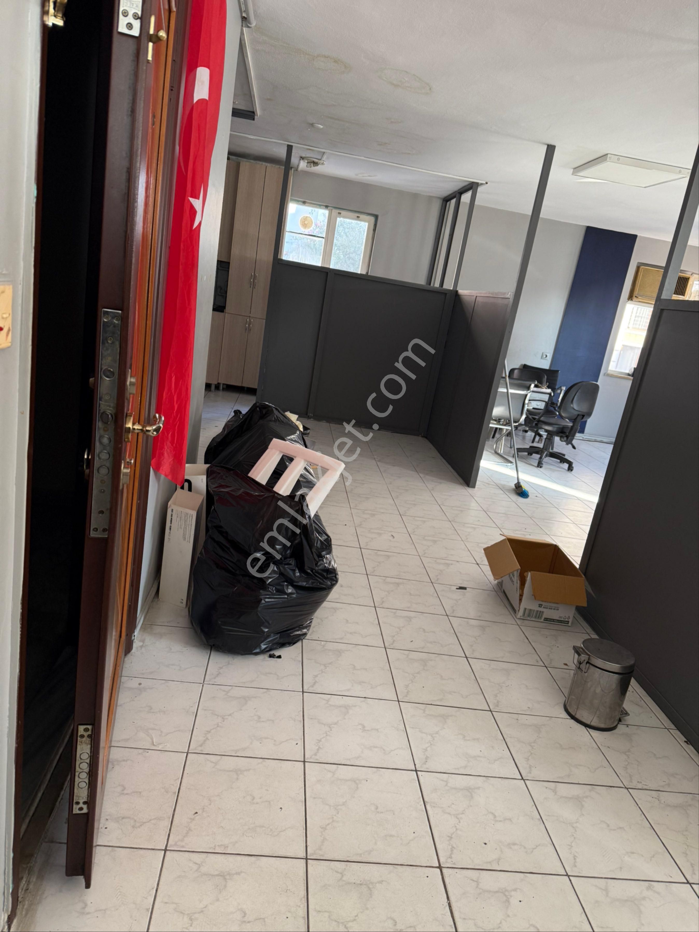 Tiamo’dan Metroya Yakın İşyeri Ofis Kombili Eşyalı Veya Eşyasız - Görsel 3