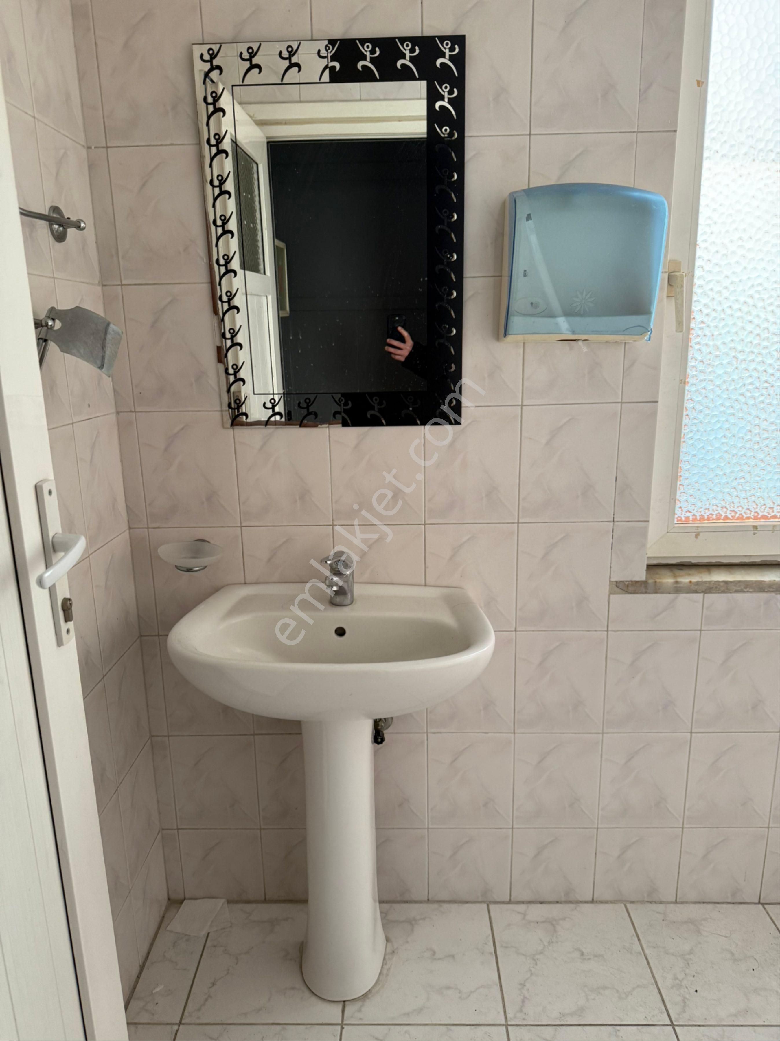 Tiamo’dan Metroya Yakın İşyeri Ofis Kombili Eşyalı Veya Eşyasız - Görsel 17
