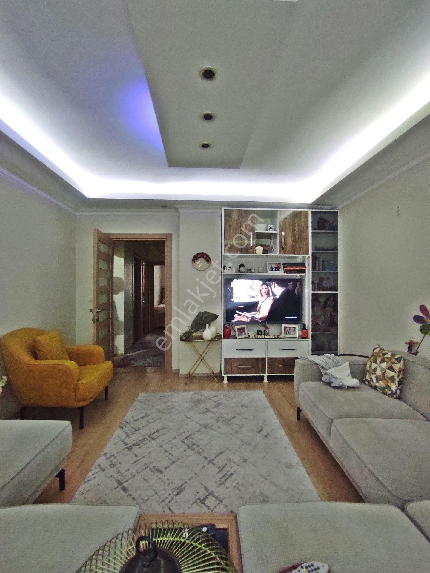 Bahçelievler Cumhuriyet Mah Cadde Üstü 75,m2-2+1-1,kat Daire - Görsel 5