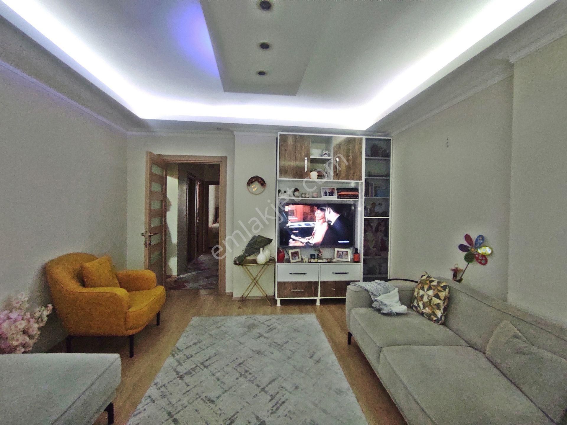 Bahçelievler Cumhuriyet Mah Cadde Üstü 75,m2-2+1-1,kat Daire - Görsel 4