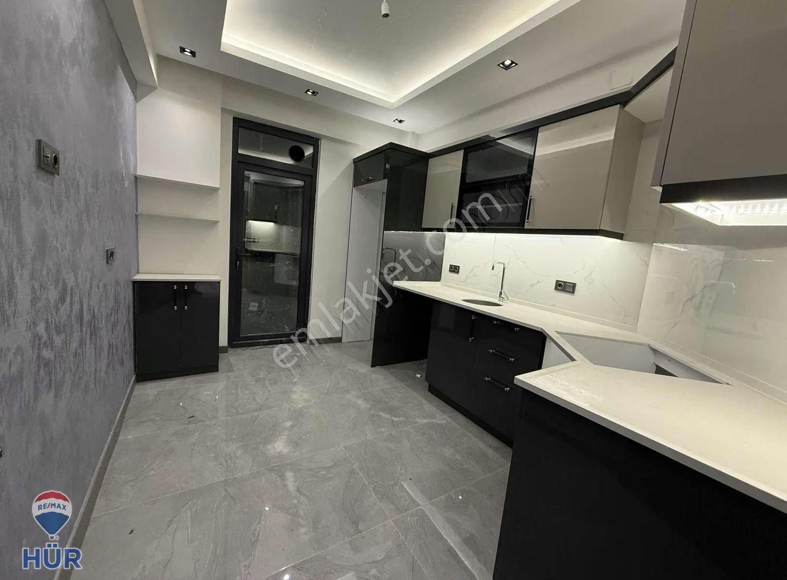 Ömer İnan Remax Hür Neviye Mah. 3+1 3.cü Kat Sıfır Daire - Görsel 6