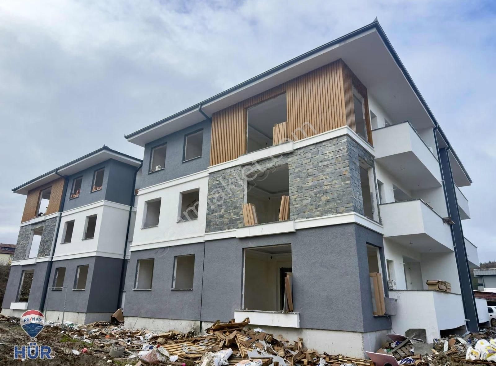 Ömer İnan Remax Hür Neviye Mah. 3+1 3.cü Kat Sıfır Daire