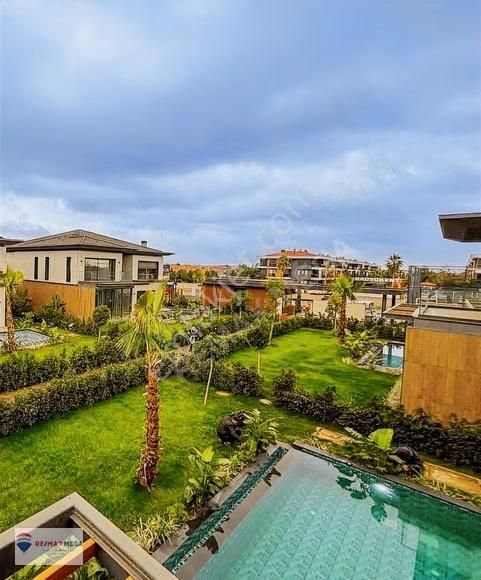 Decus Villalarında Kapalı Otoparklı Kiralık Villa - Görsel 14