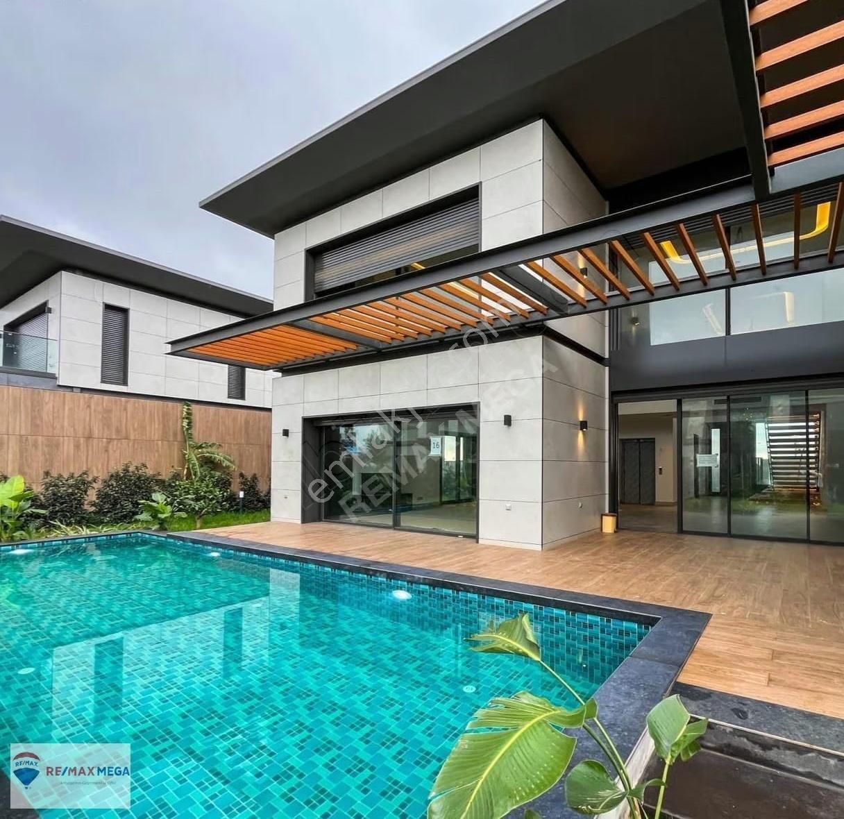 Decus Villalarında Kapalı Otoparklı Kiralık Villa