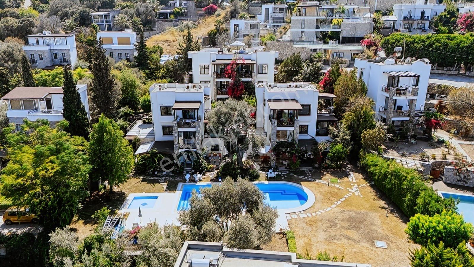 Yalıkavak'ta Yaz-kış Yaşama Uygun,marina Mevkiinde Bahçeli Daire