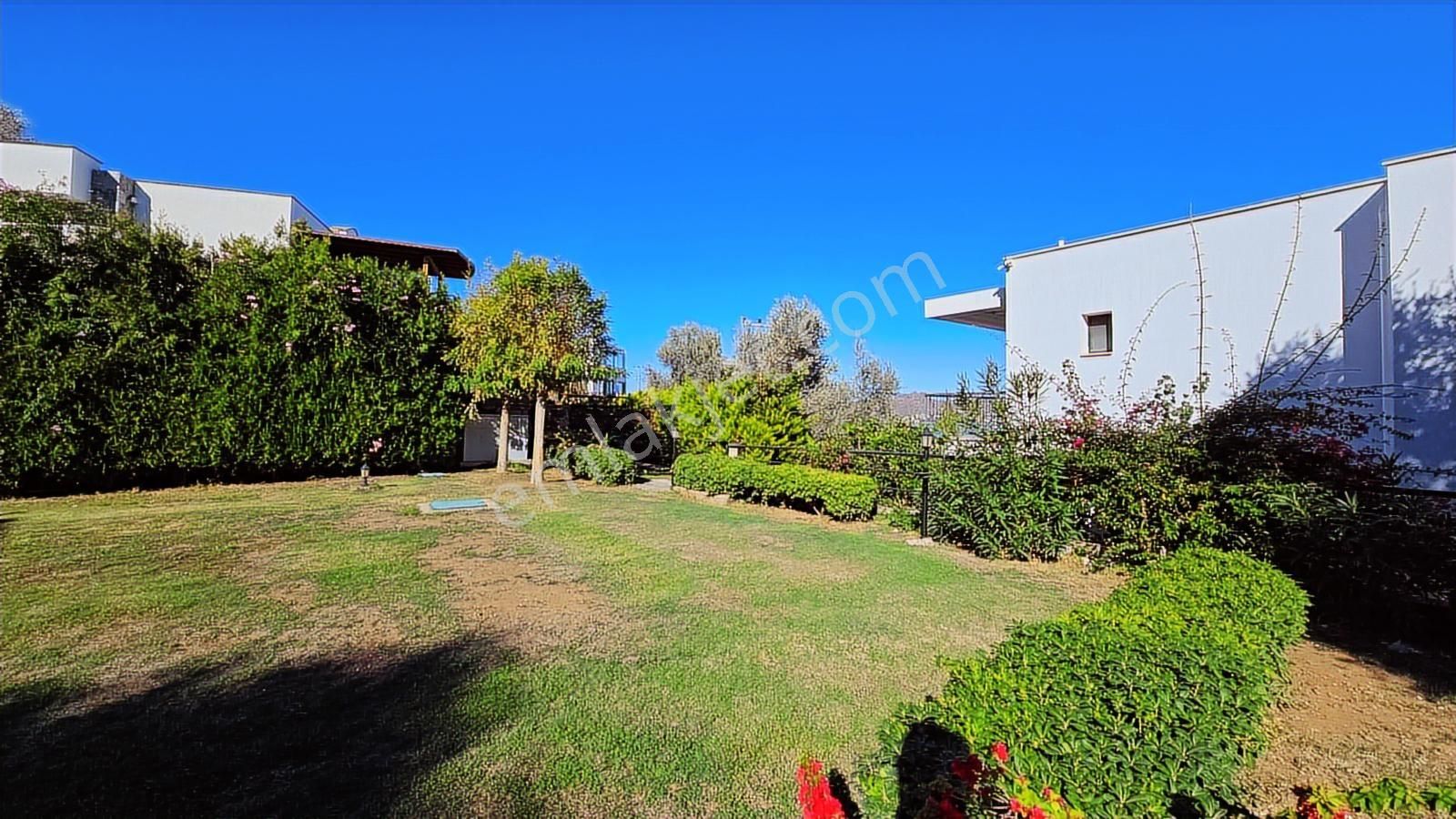 Yalıkavak'ta Yaz-kış Yaşama Uygun,marina Mevkiinde Bahçeli Daire - Görsel 31