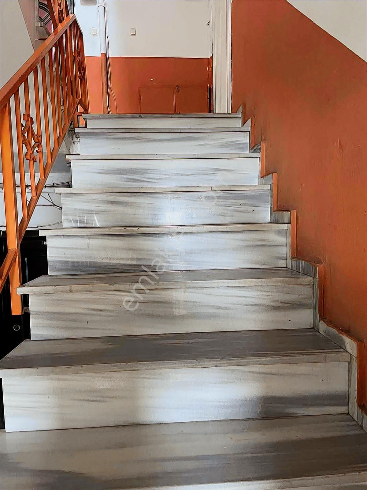 Koru Emlak'tan: 2+1 Arakat Fırsat Daire Kiralıktır.