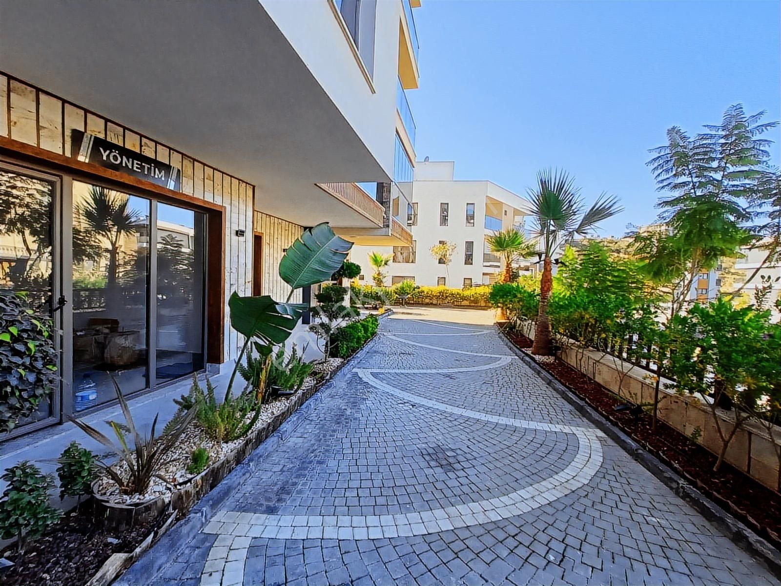 Kuşadası Merkezine Yakın Havuzlu Güvenlikli Sitede 3+1 Daire - Görsel 8