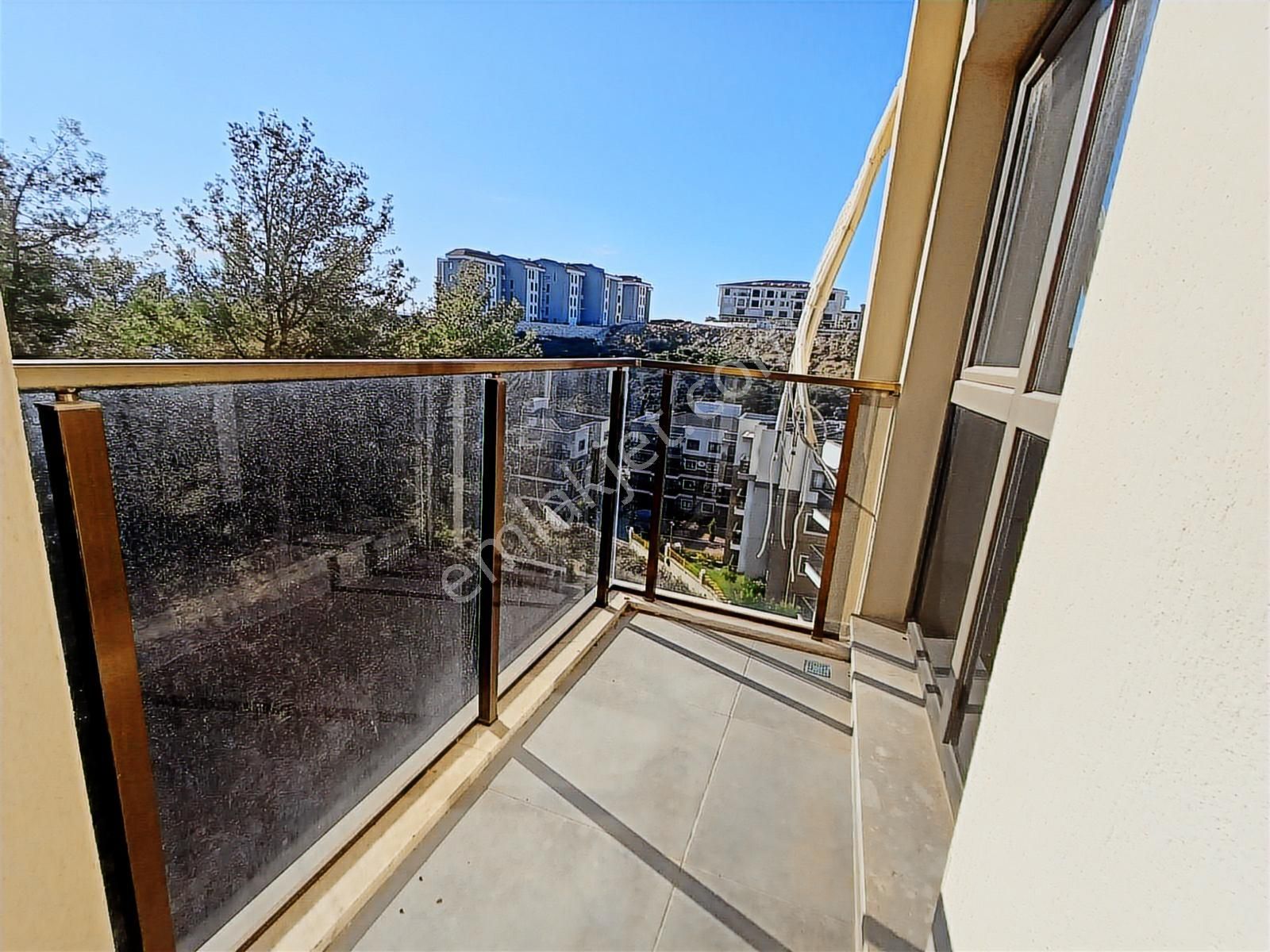 Kuşadası Merkezine Yakın Havuzlu Güvenlikli Sitede 3+1 Daire - Görsel 5