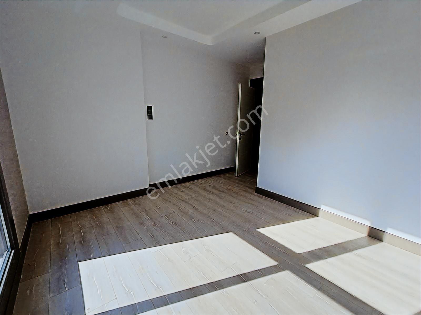 Kuşadası Merkezine Yakın Havuzlu Güvenlikli Sitede 3+1 Daire - Görsel 6