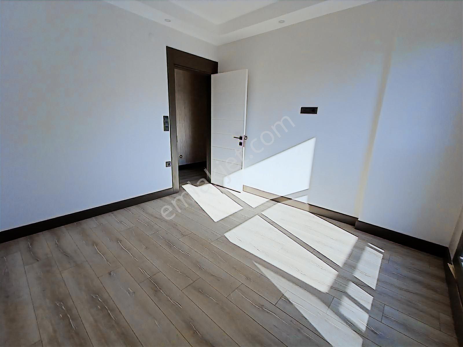 Kuşadası Merkezine Yakın Havuzlu Güvenlikli Sitede 3+1 Daire - Görsel 24