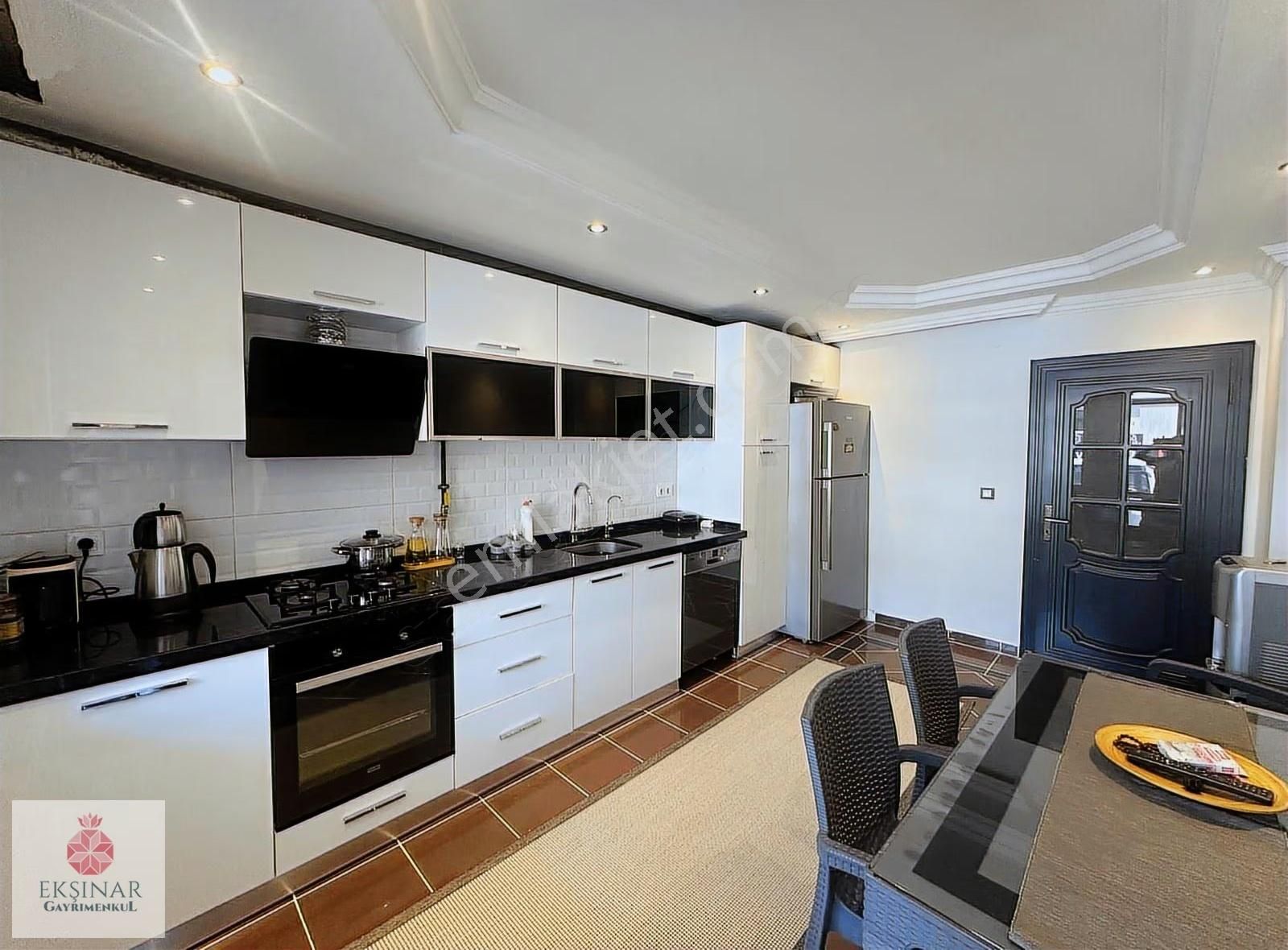 Ekşinar Gayrimenkul'den Merkezi Konumda Satılık 3+1 Arakat - Görsel 4