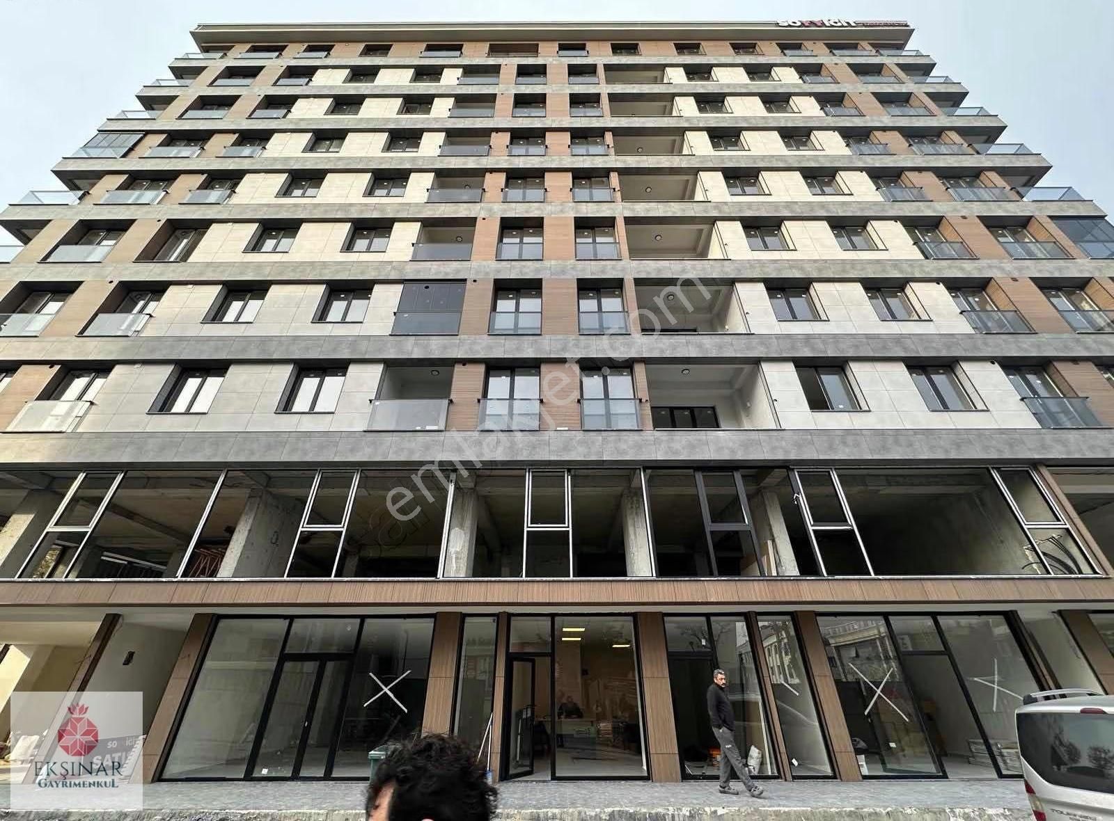 Cennet Mahallesi'nde Cadde Üzerinde Sıfır Binada Kiralık Dükkan