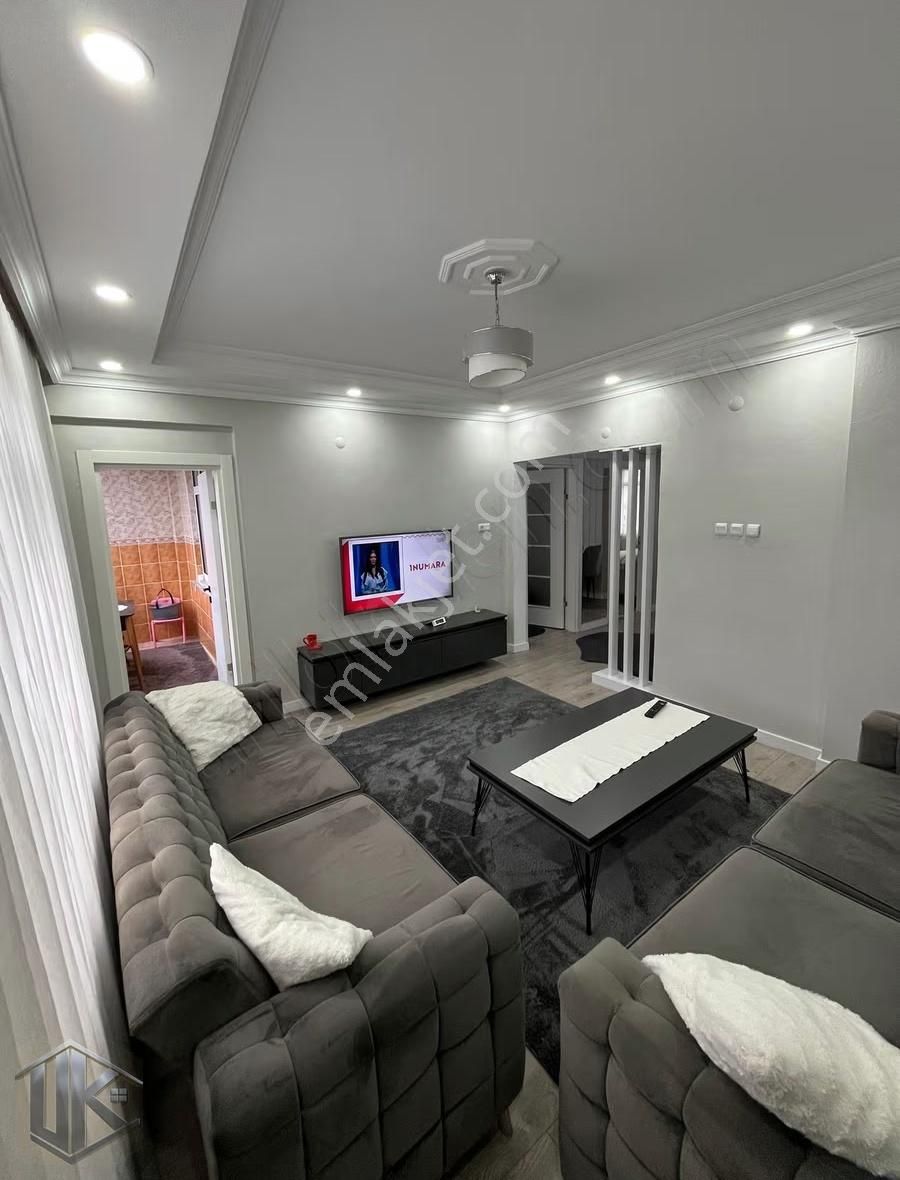 Okul Caddesi'nde Satılık 2+1 Ara Kat Geniş Daire