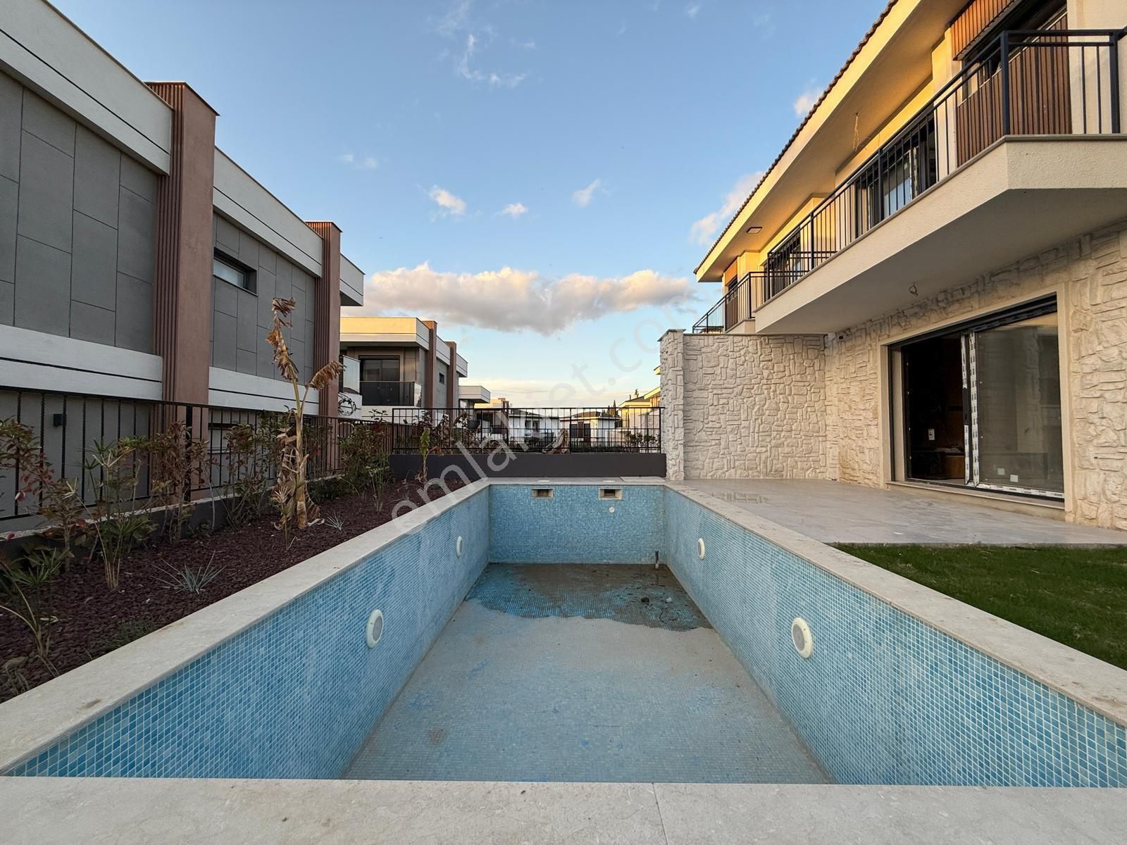 Kuşadası Karaovada Özel Havuzlu Hamam Saunalı 5+1 - Görsel 10