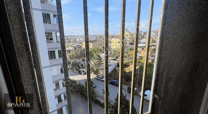 Kurttepe'de Göl Manzaran Asla Kapanmaz! Geniş 4+1 Satılık Daire - Görsel 3