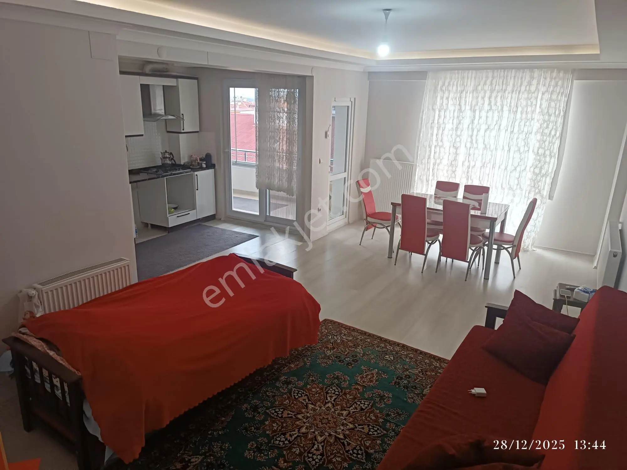 Mevlana Mah. (2+1) 5. Kat Cadde Üzeri Satılık Daire Ebeveyn Banyolu