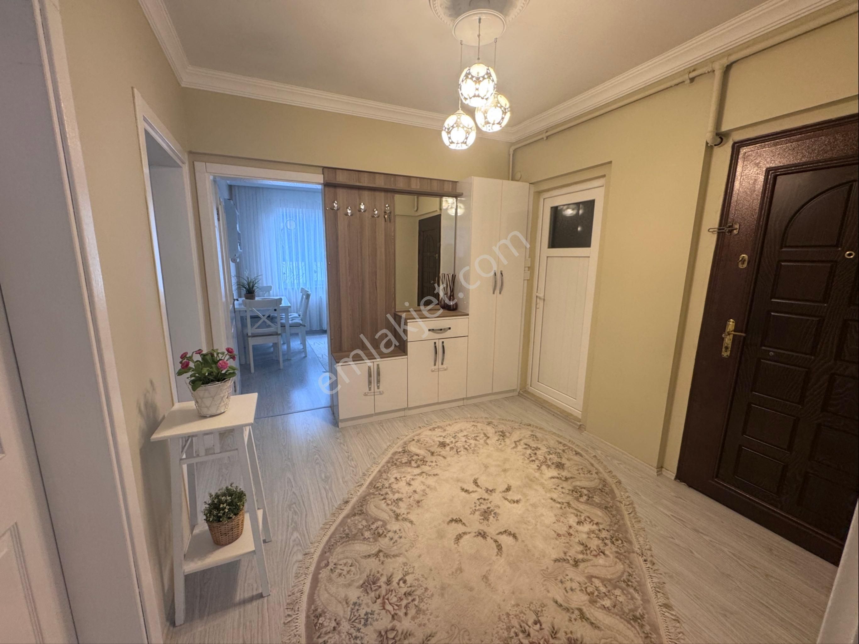 Balatta Daire Fiyatına Komple Satılık 3 Katlı Bina - Görsel 8