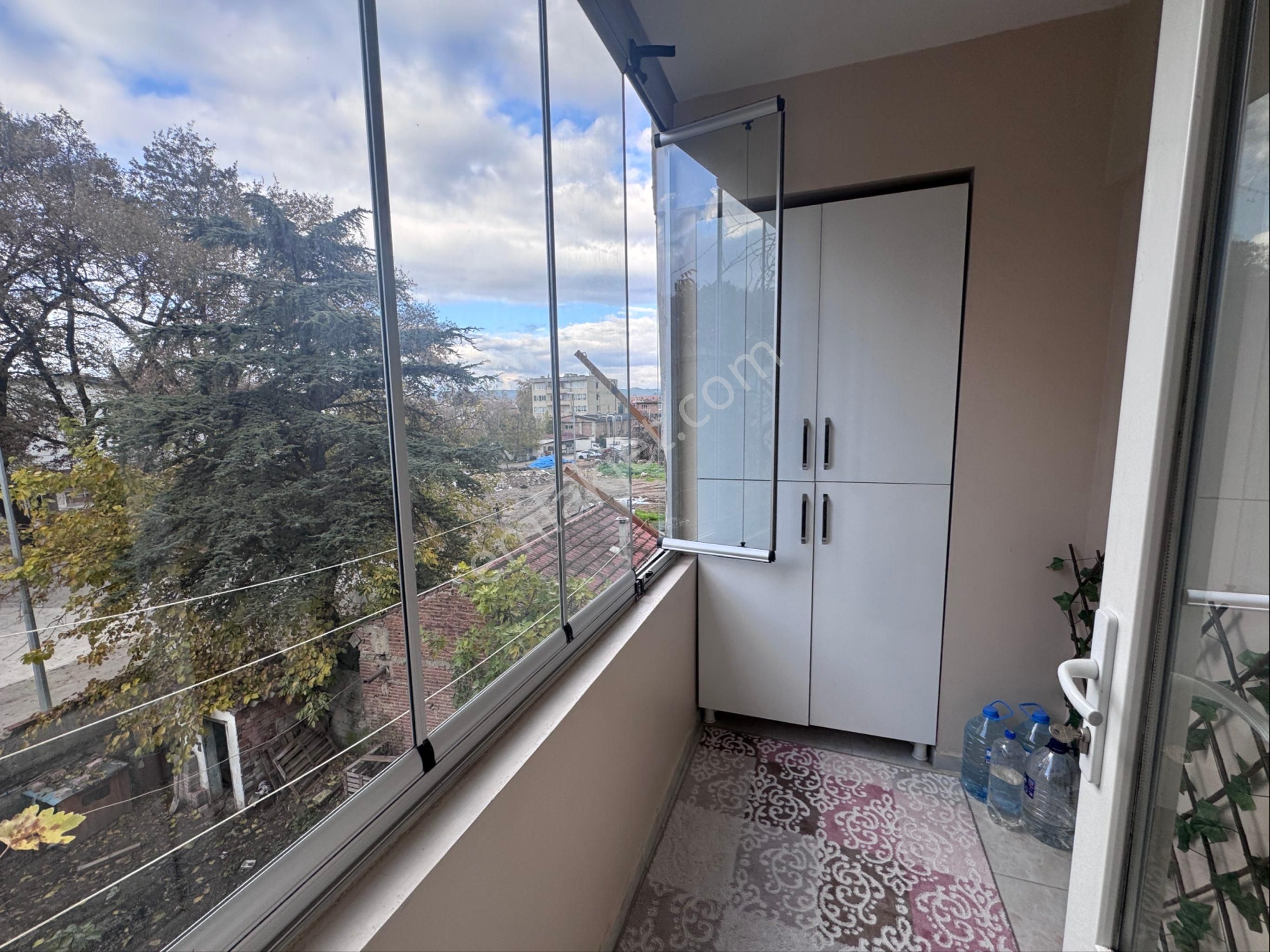 Balatta Daire Fiyatına Komple Satılık 3 Katlı Bina - Görsel 14