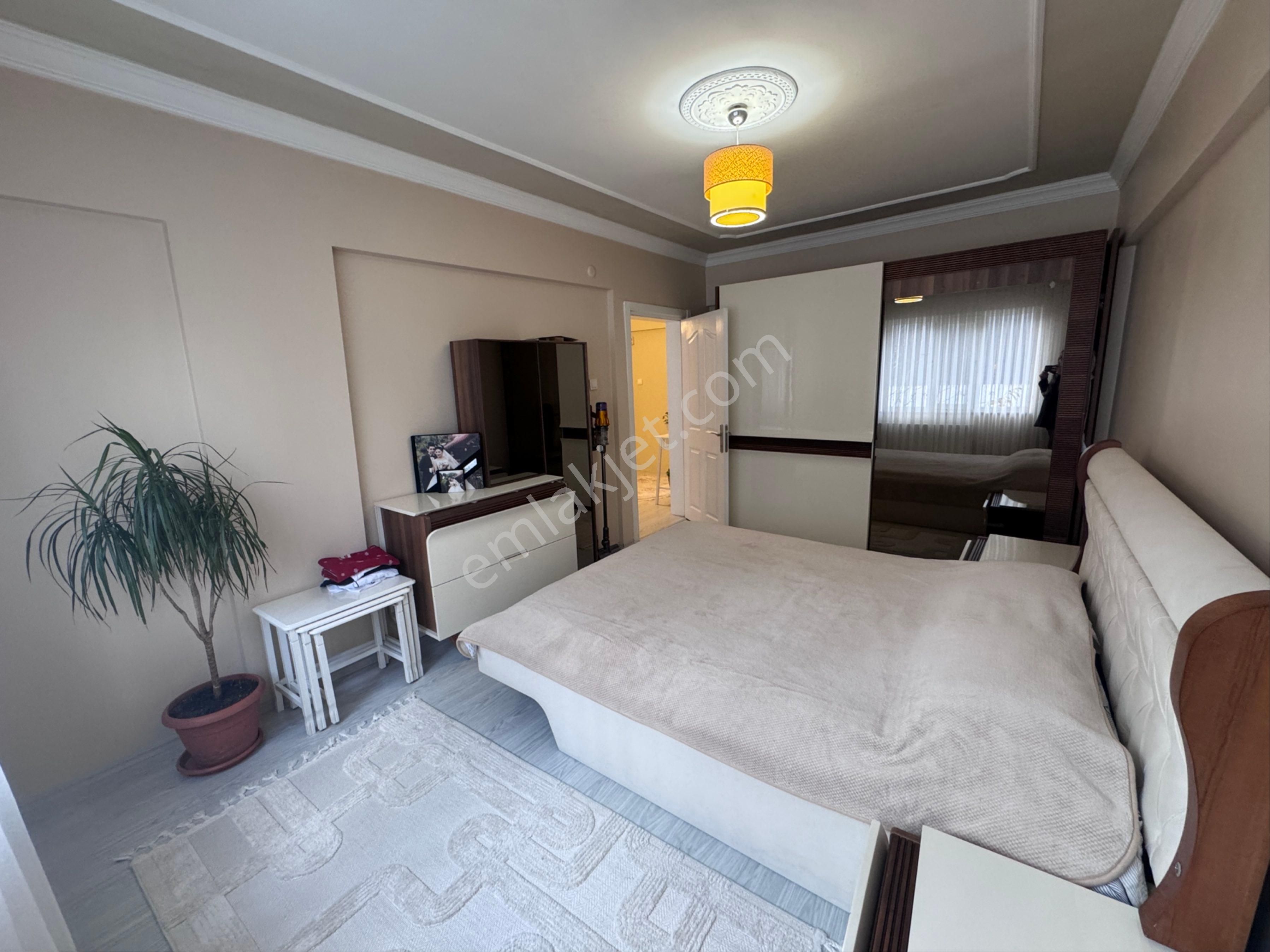 Balatta Daire Fiyatına Komple Satılık 3 Katlı Bina - Görsel 11