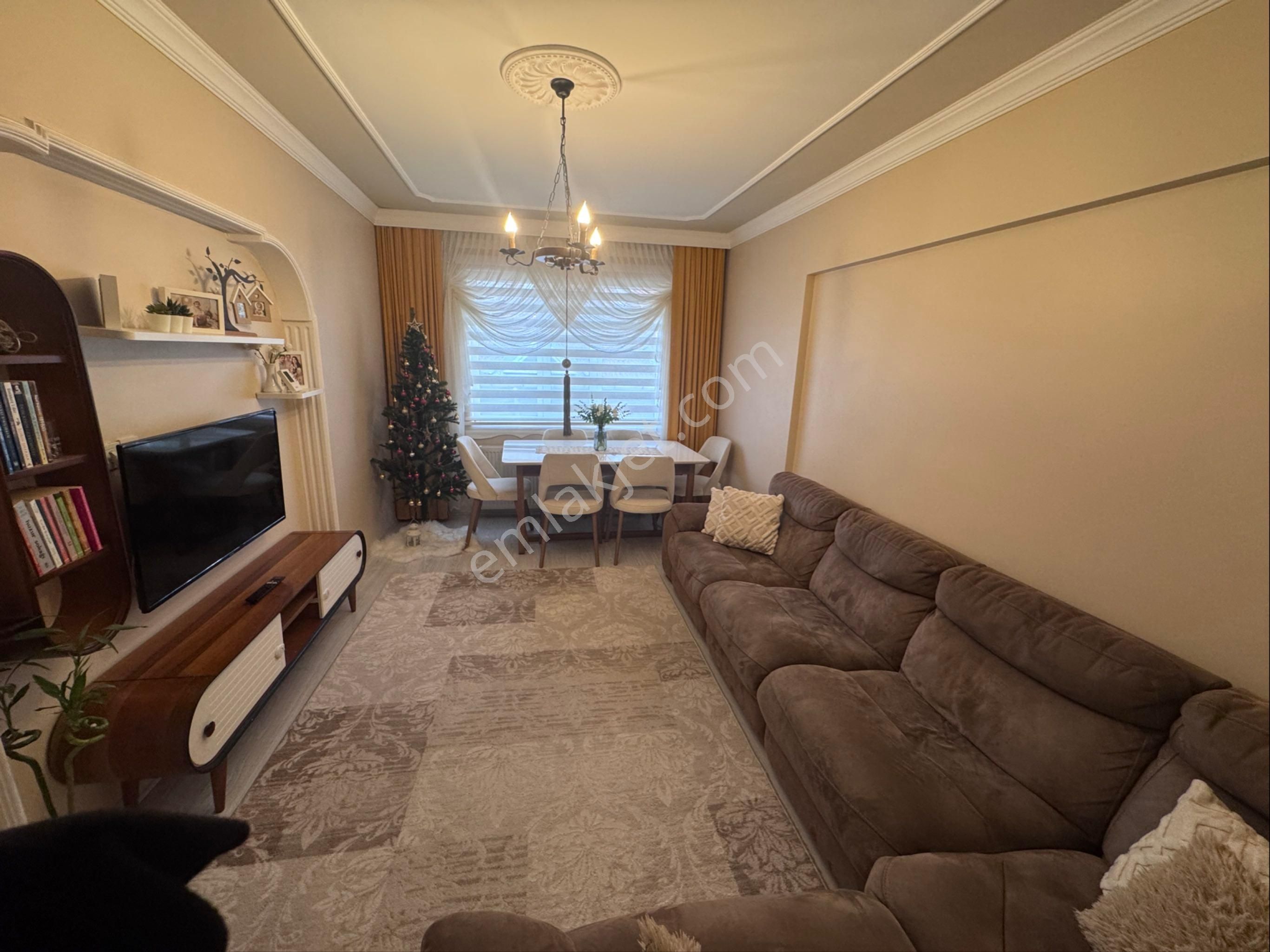 Balatta Daire Fiyatına Komple Satılık 3 Katlı Bina - Görsel 5