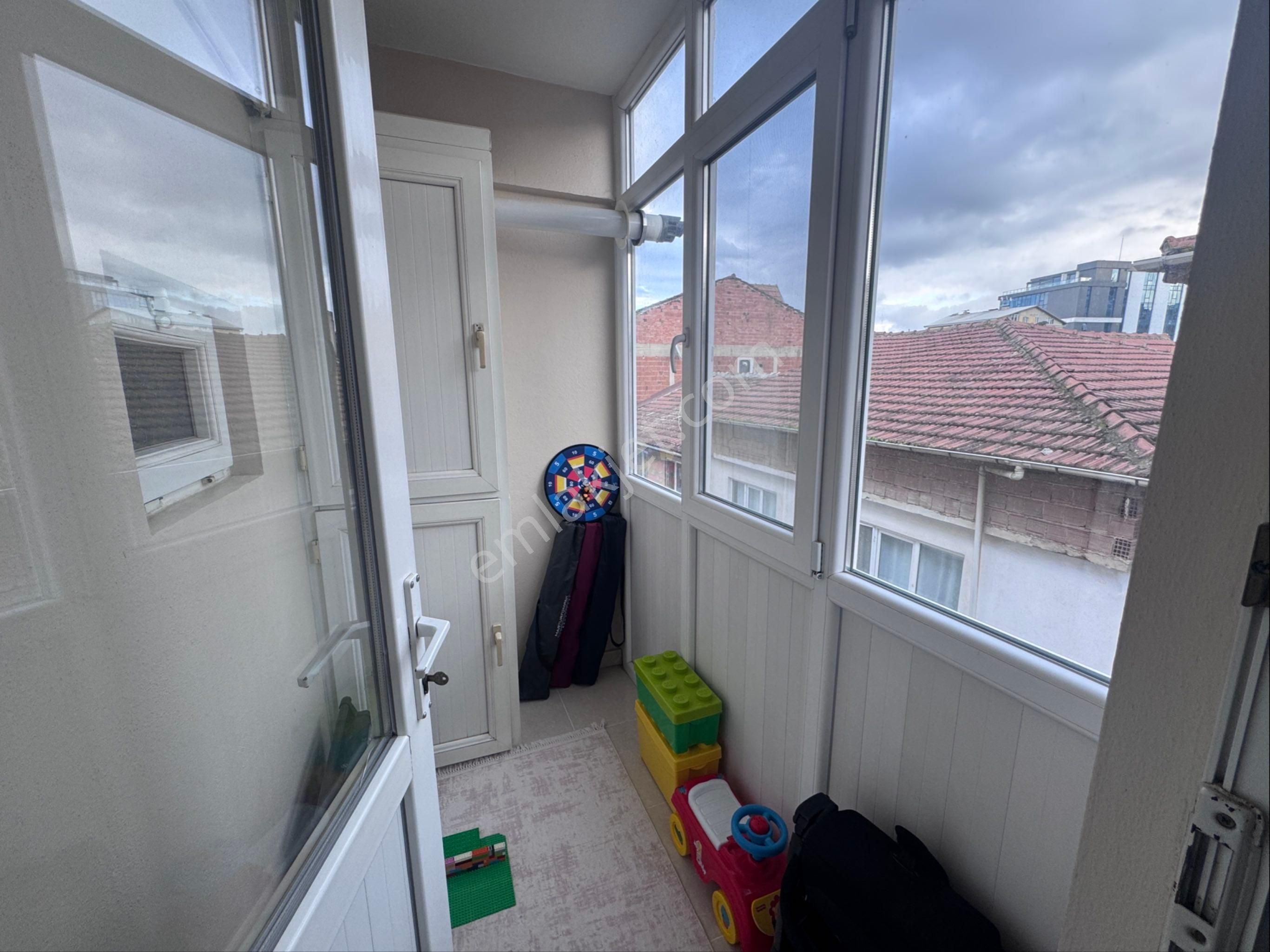 Balatta Daire Fiyatına Komple Satılık 3 Katlı Bina - Görsel 17