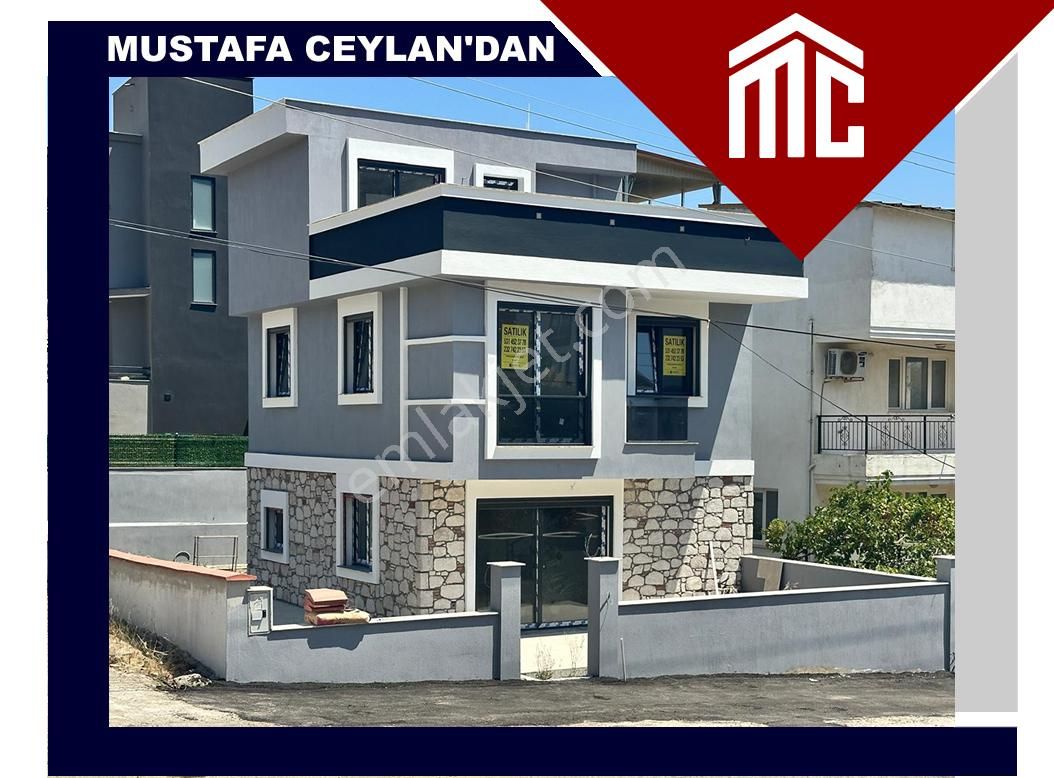 Seferihisar Doğanbeyde 4+1 Satılık Villa Tamamen Müstakil Bahçeli Köşe Villa