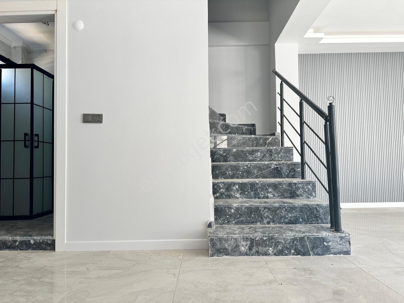 Seferihisar Doğanbeyde 4+1 Satılık Villa Tamamen Müstakil Bahçeli Köşe Villa - Görsel 19