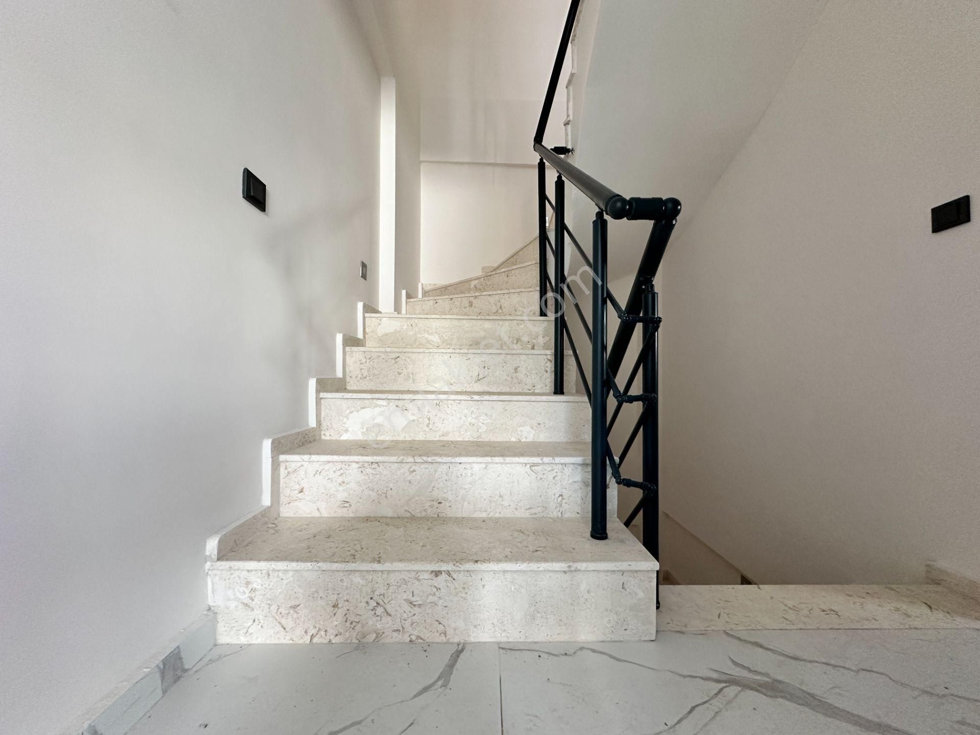 Seferihisar Doğanbeyde 3+1 Satılık Villa Doğa İçinde Denize 5km Mesafede - Görsel 21