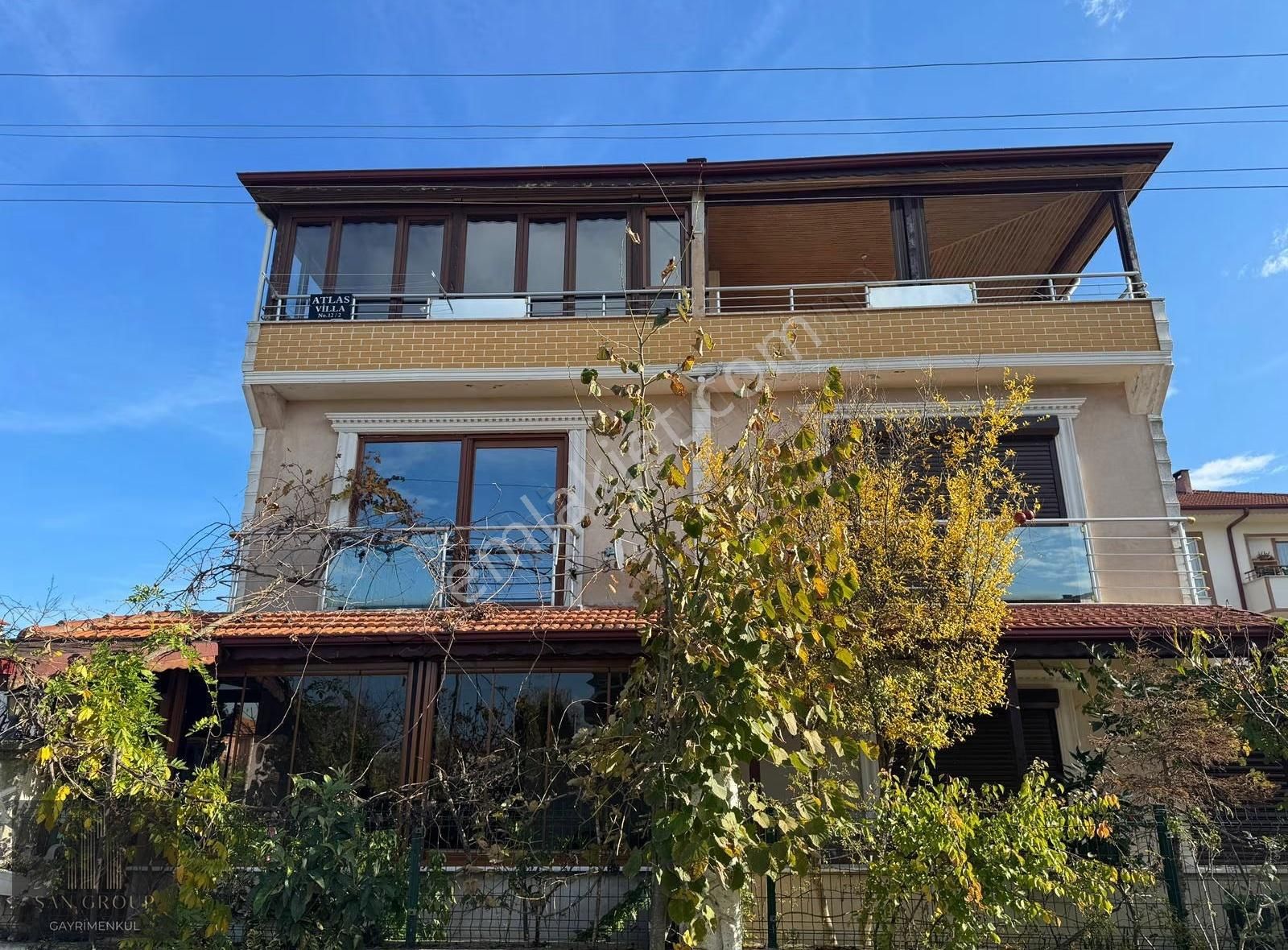 Şan Group'tan Nefis Teraslı Kış Bahçeli Lüks 4+1 Villa !