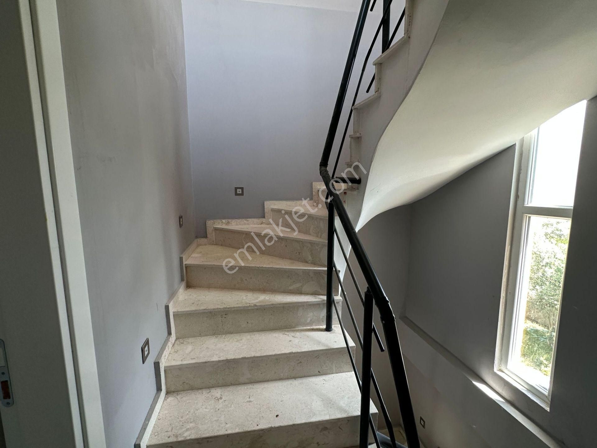 Seferihisar Doğanbeyde 3+1 Geniş Bahçeli Denize Yakın Villa - Görsel 18