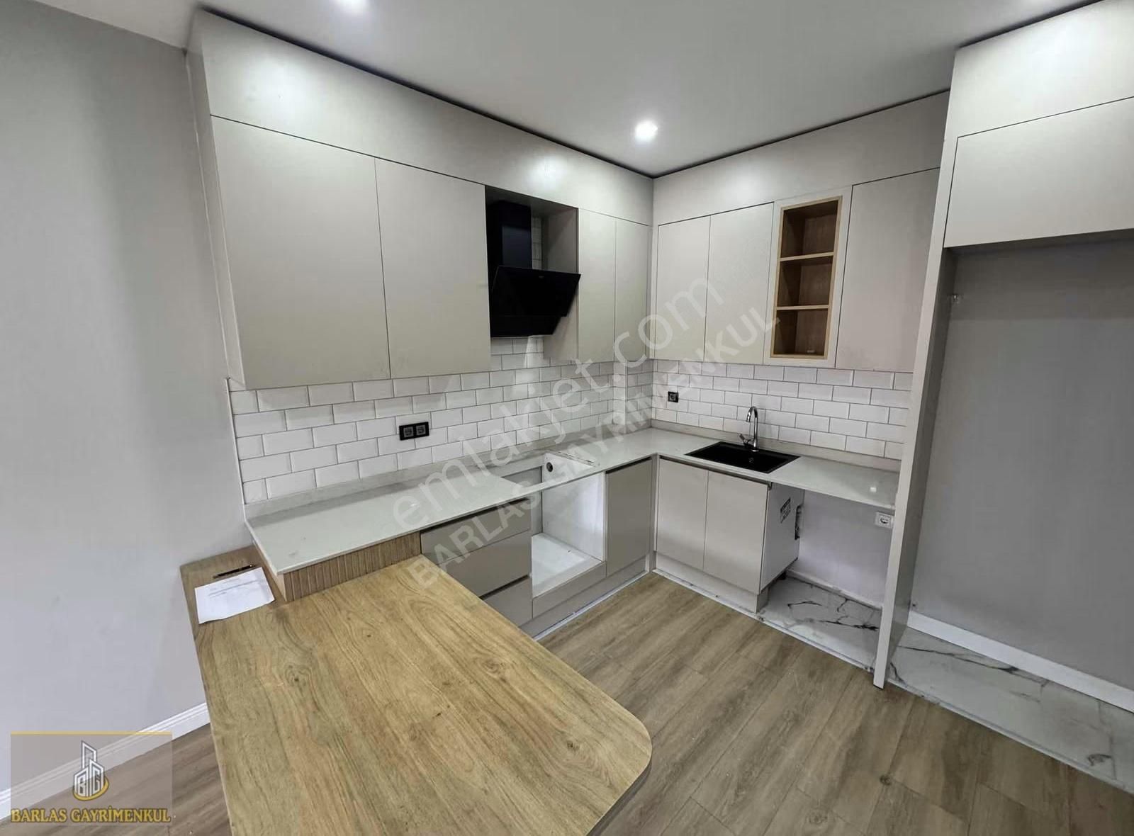 Altıntas Mahallesinde Havuzlu İskanlı Satılık 1+1 Daire - Görsel 10