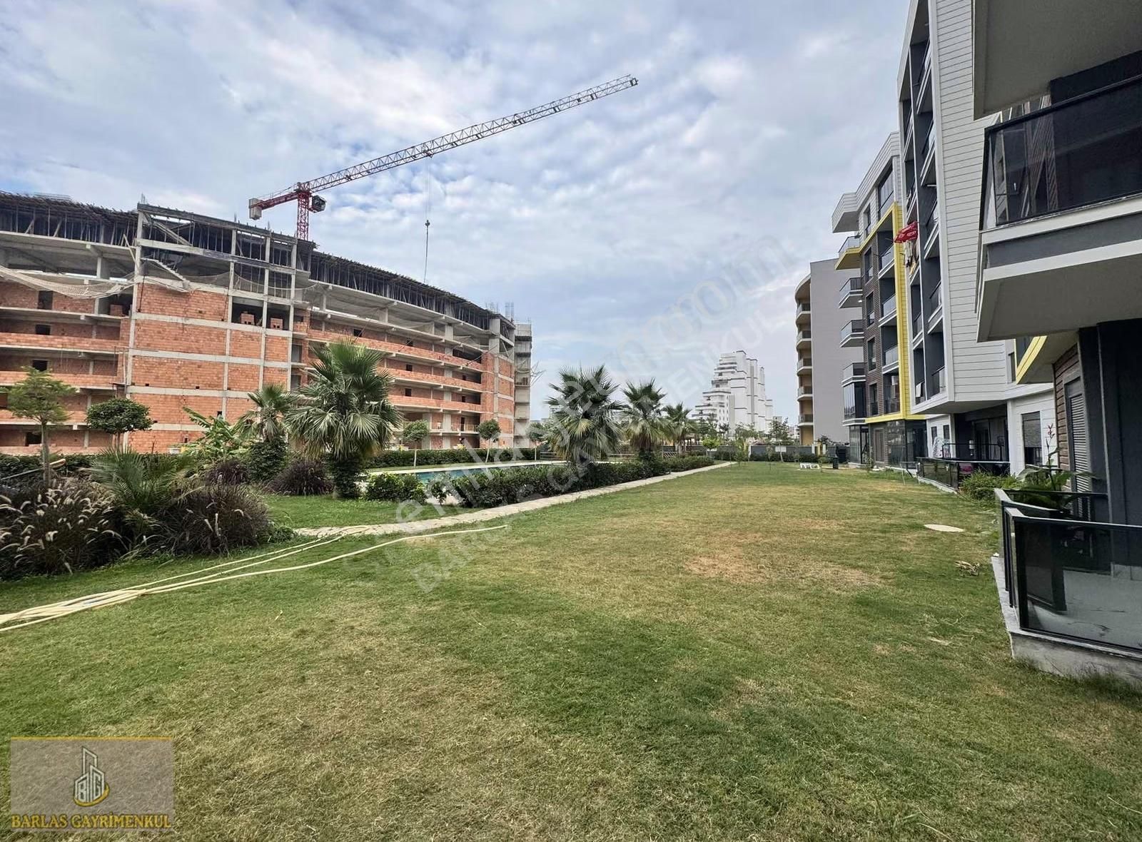 Altıntas Mahallesinde Havuzlu İskanlı Satılık 1+1 Daire - Görsel 20